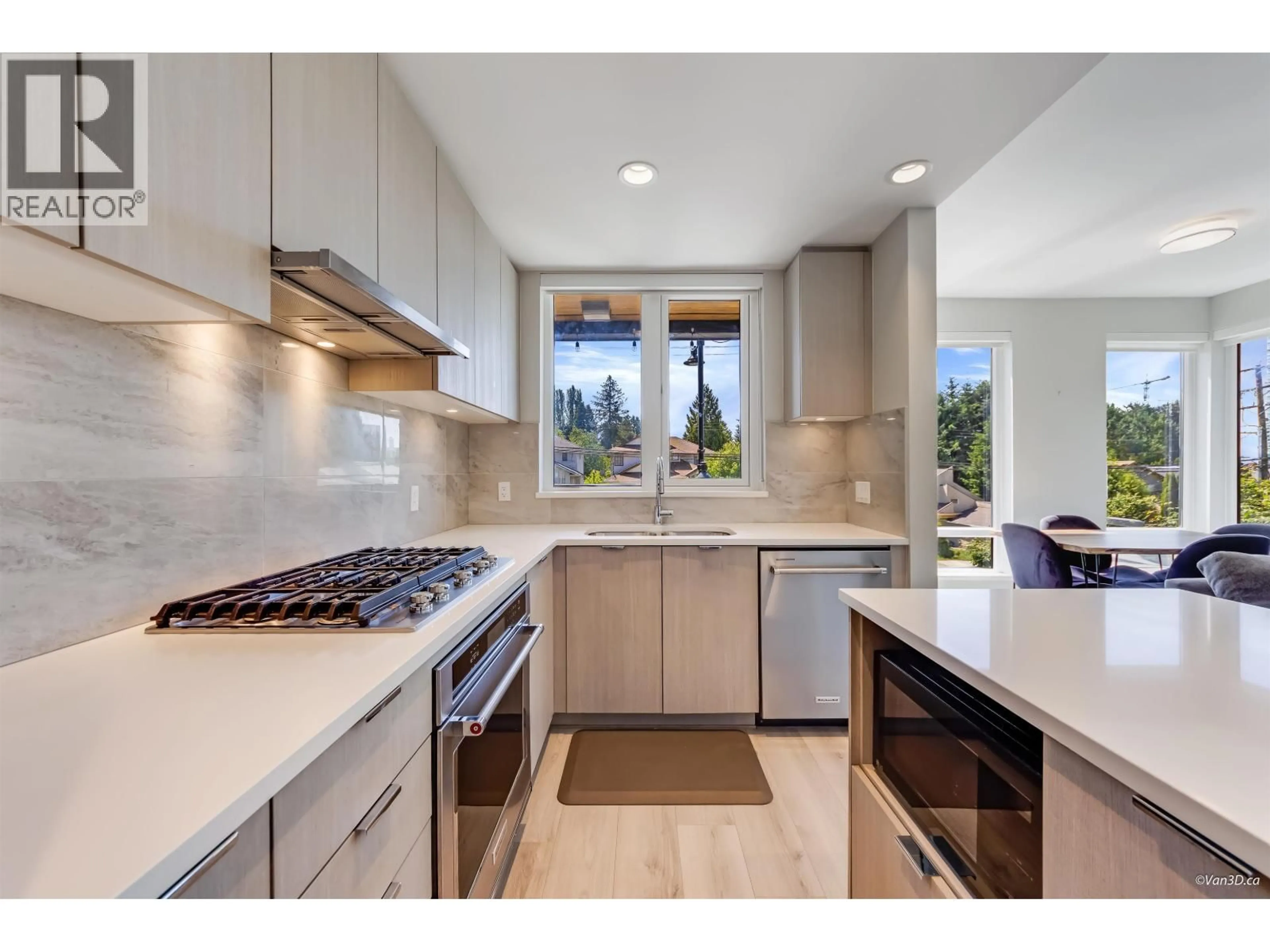 Open concept kitchen, ceramic/tile floor for 214 - 615 COTTONWOOD AVENUE, Coquitlam British Columbia V3J2S5