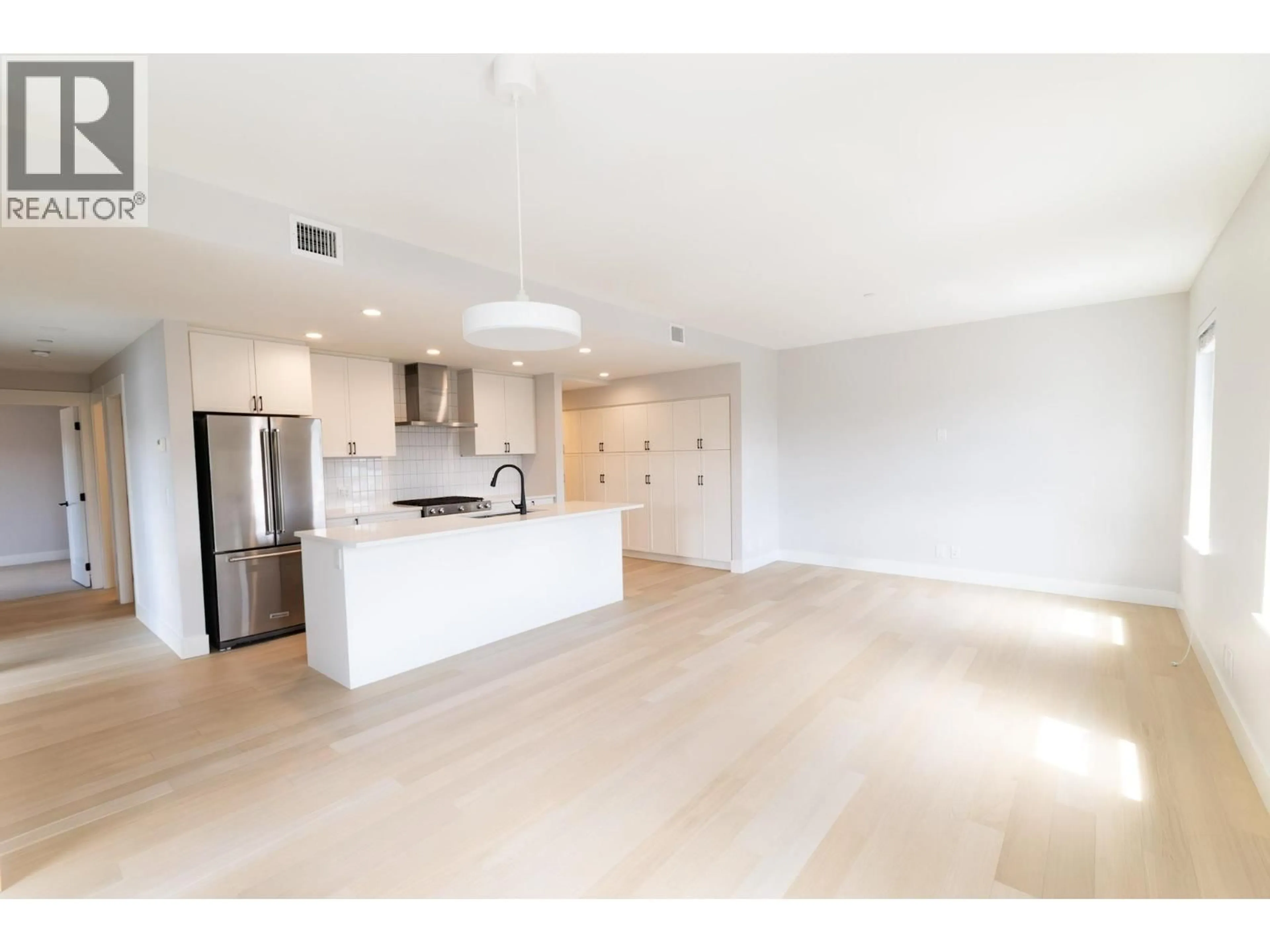 Open concept kitchen, unknown for 402 - 22265 DEWDNEY TRUNK ROAD, Maple Ridge British Columbia V2X3J1