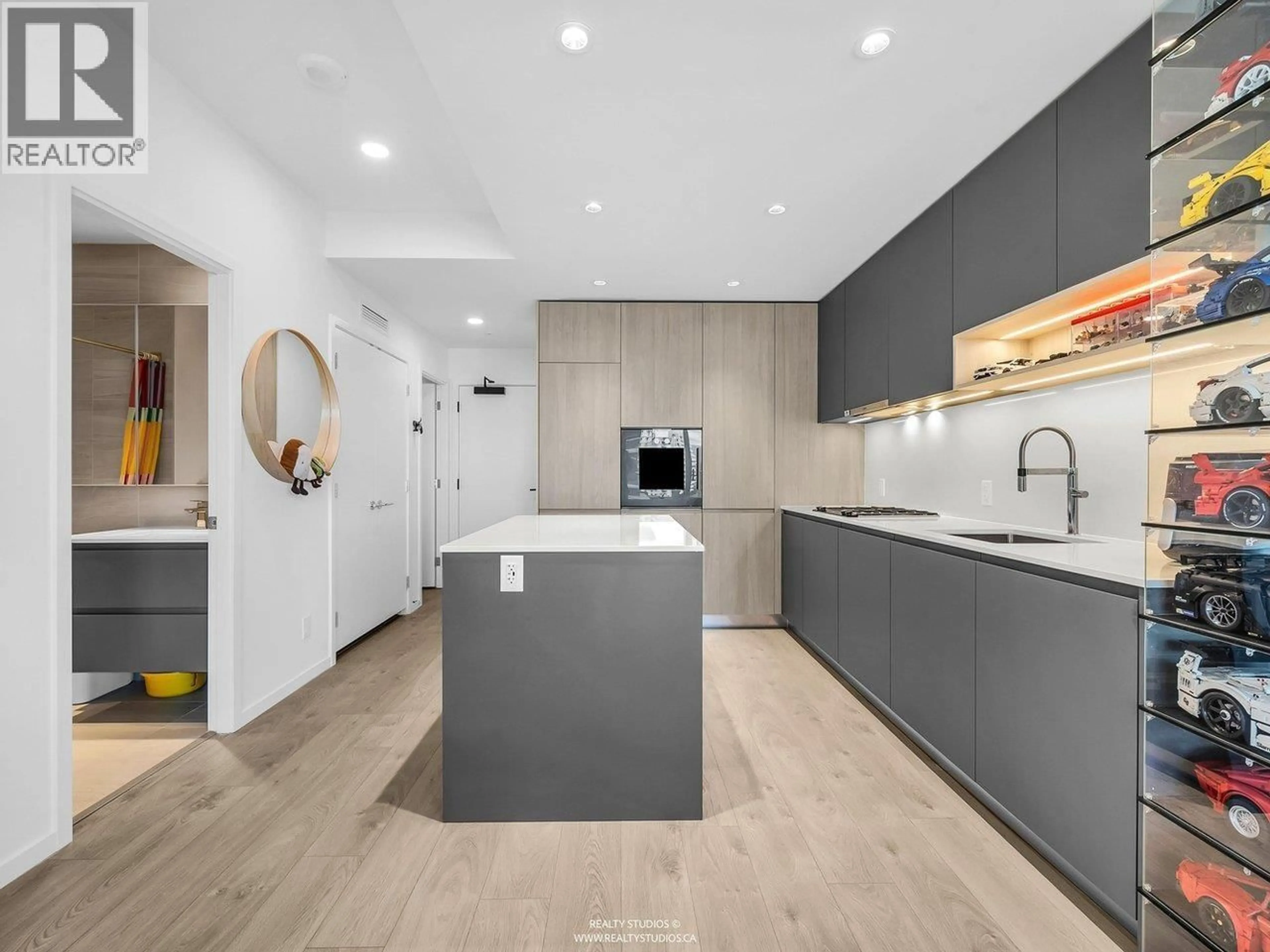 Open concept kitchen, unknown for 822 - 6300 MINORU BOULEVARD, Richmond British Columbia V6Y0N1