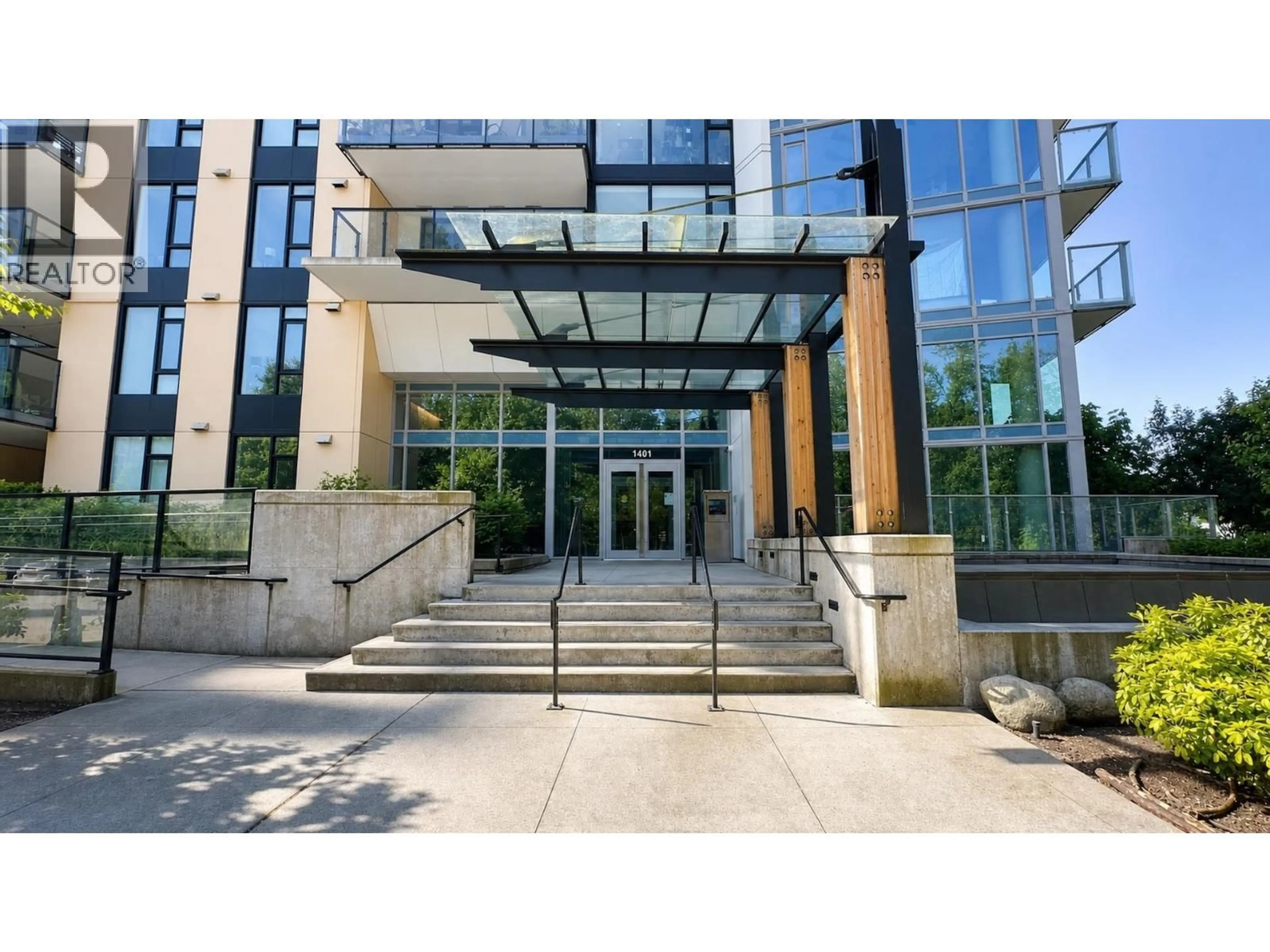 Indoor foyer for 1803 - 1401 HUNTER STREET, North Vancouver British Columbia V7J0E2