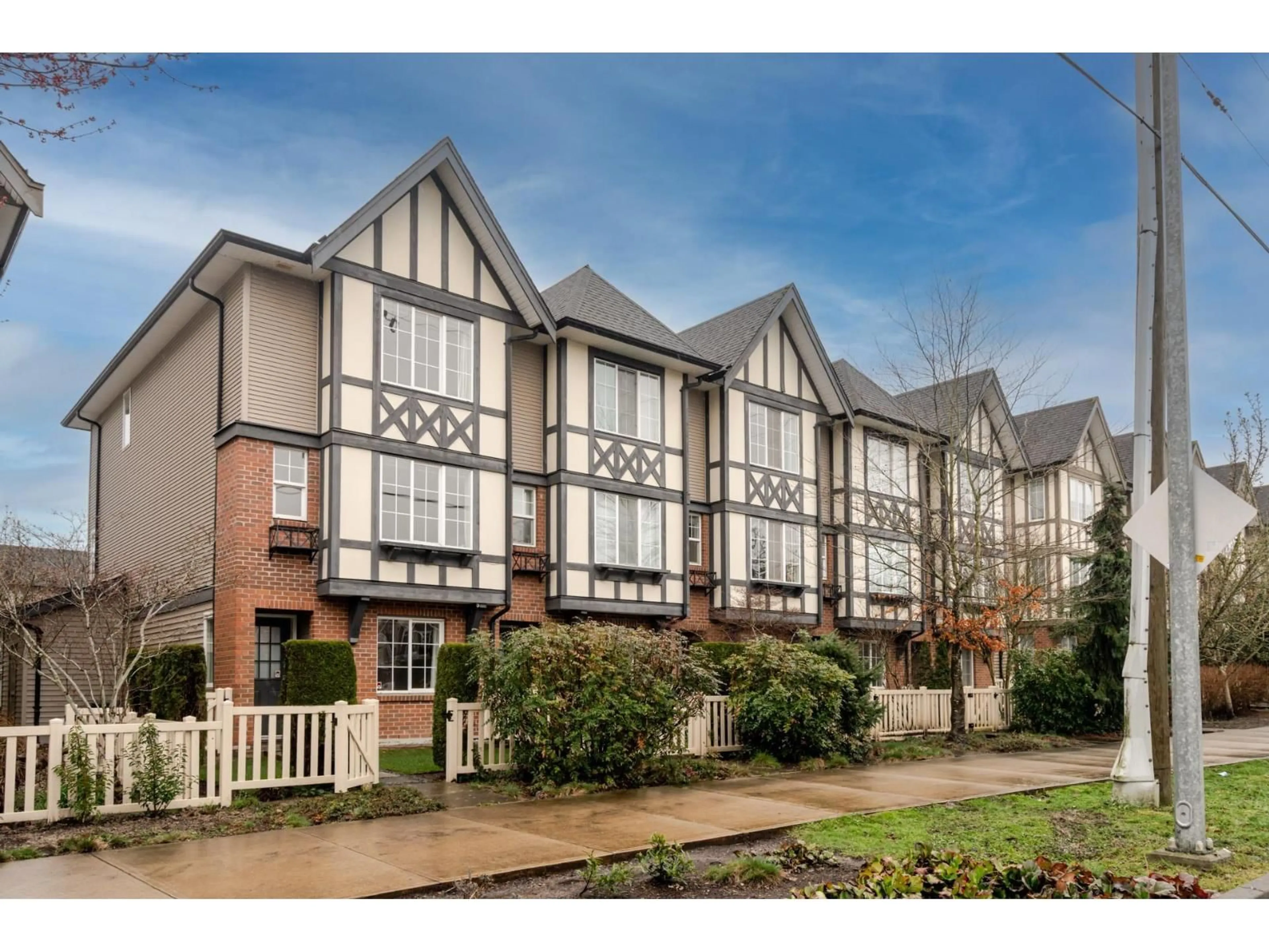 A pic from outside/outdoor area/front of a property/back of a property/a pic from drone, building for 131 - 20875 80 AVENUE, Langley British Columbia V2Y0B2