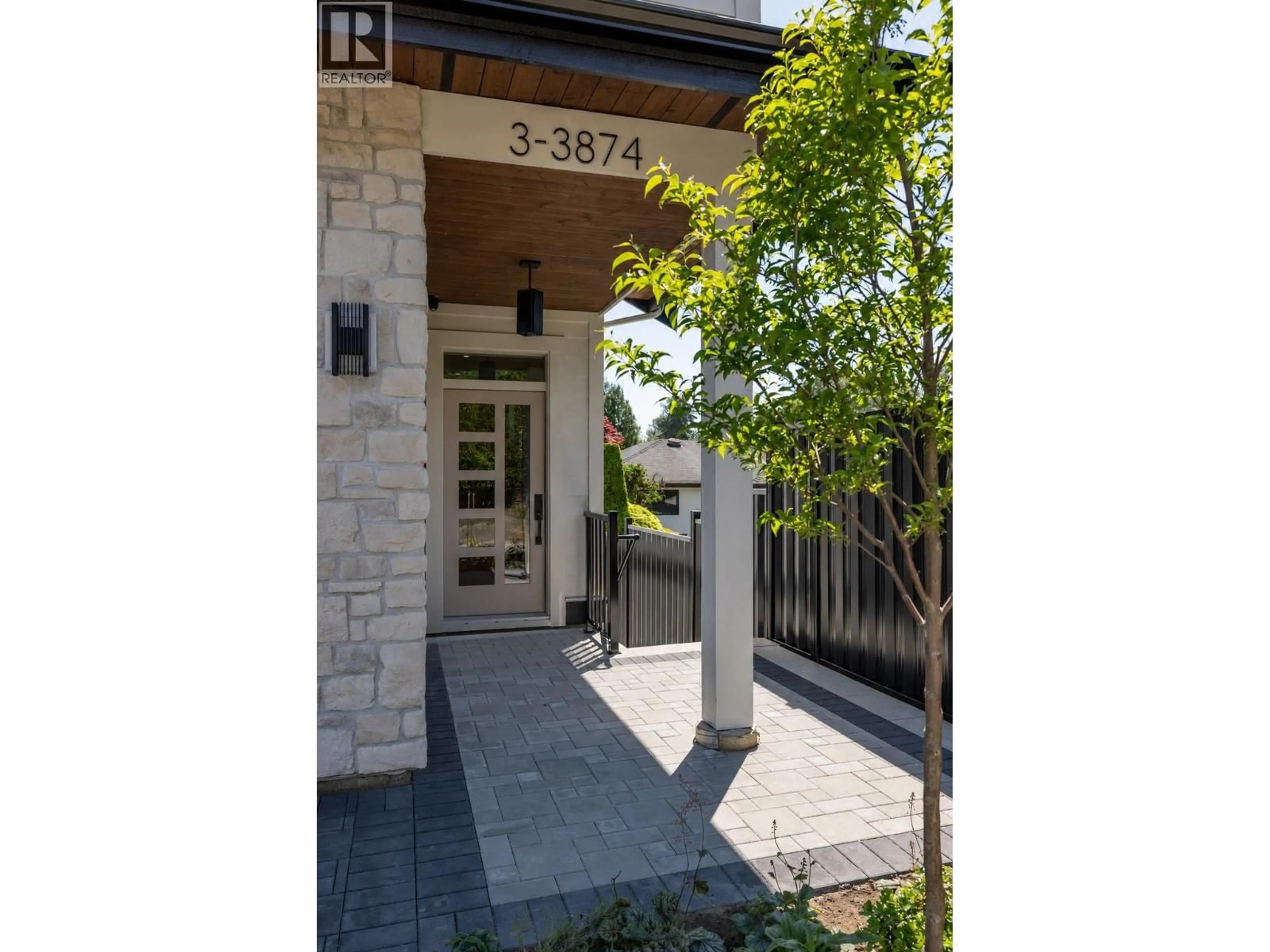 Indoor entryway for 3 - 3874 WINLAKE CRESCENT, Burnaby British Columbia V5A2G5