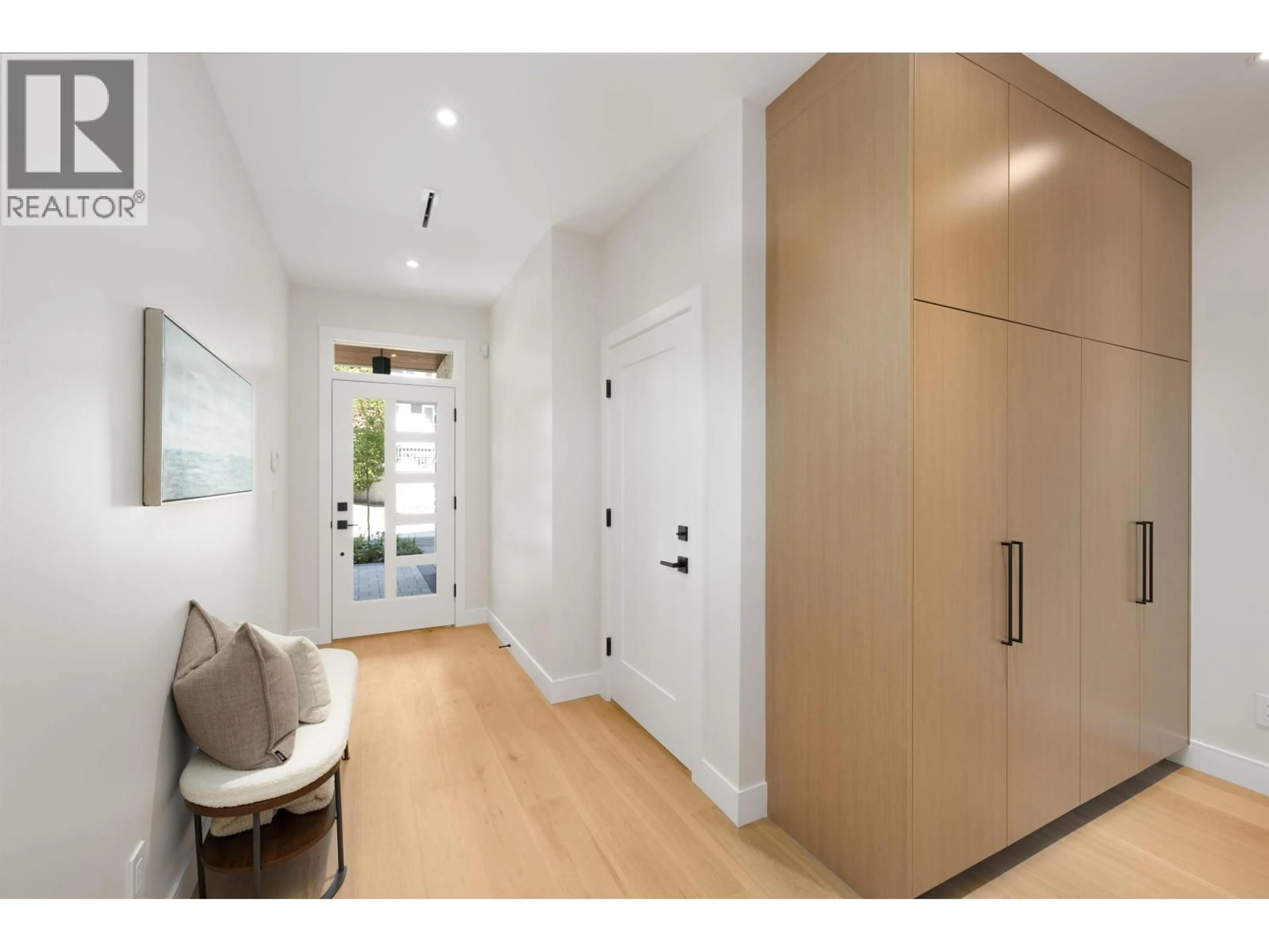 Indoor entryway for 3 - 3874 WINLAKE CRESCENT, Burnaby British Columbia V5A2G5