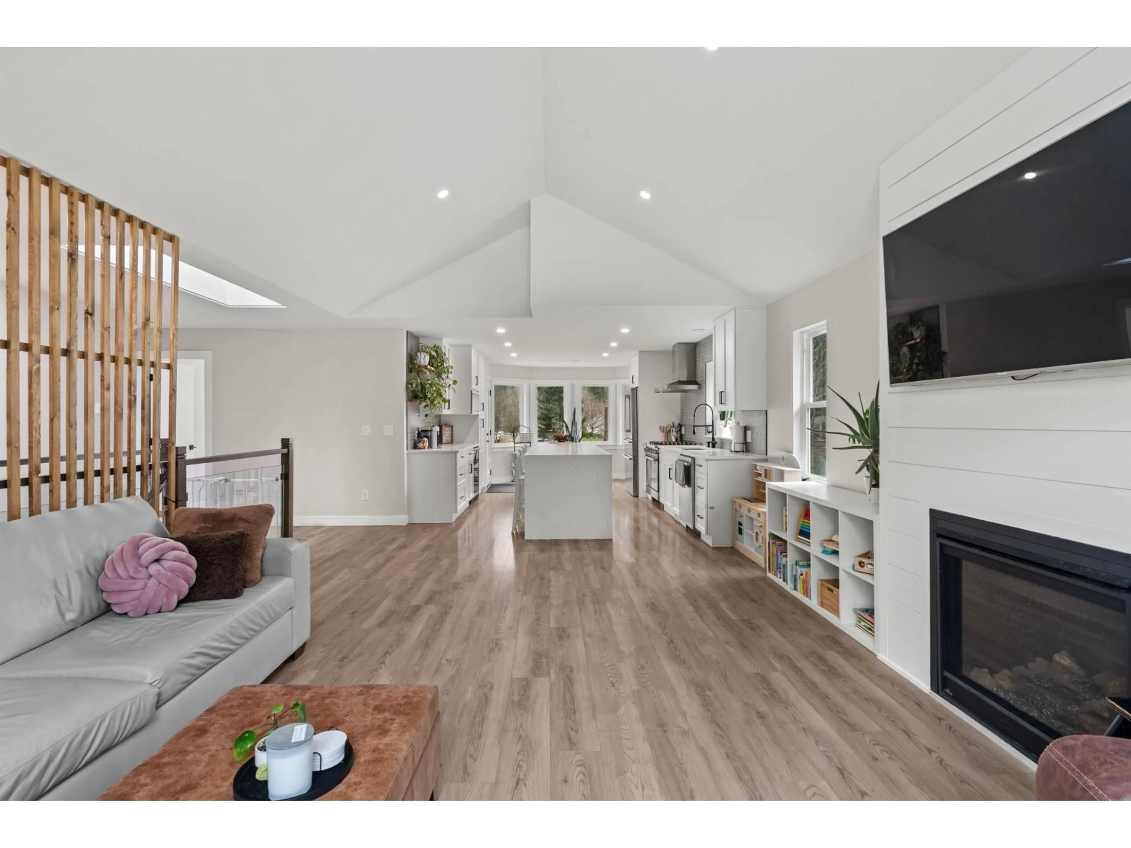 Open concept kitchen, wood/laminate floor for 65644 GARDNER DRIVE, Hope British Columbia V0X1L1
