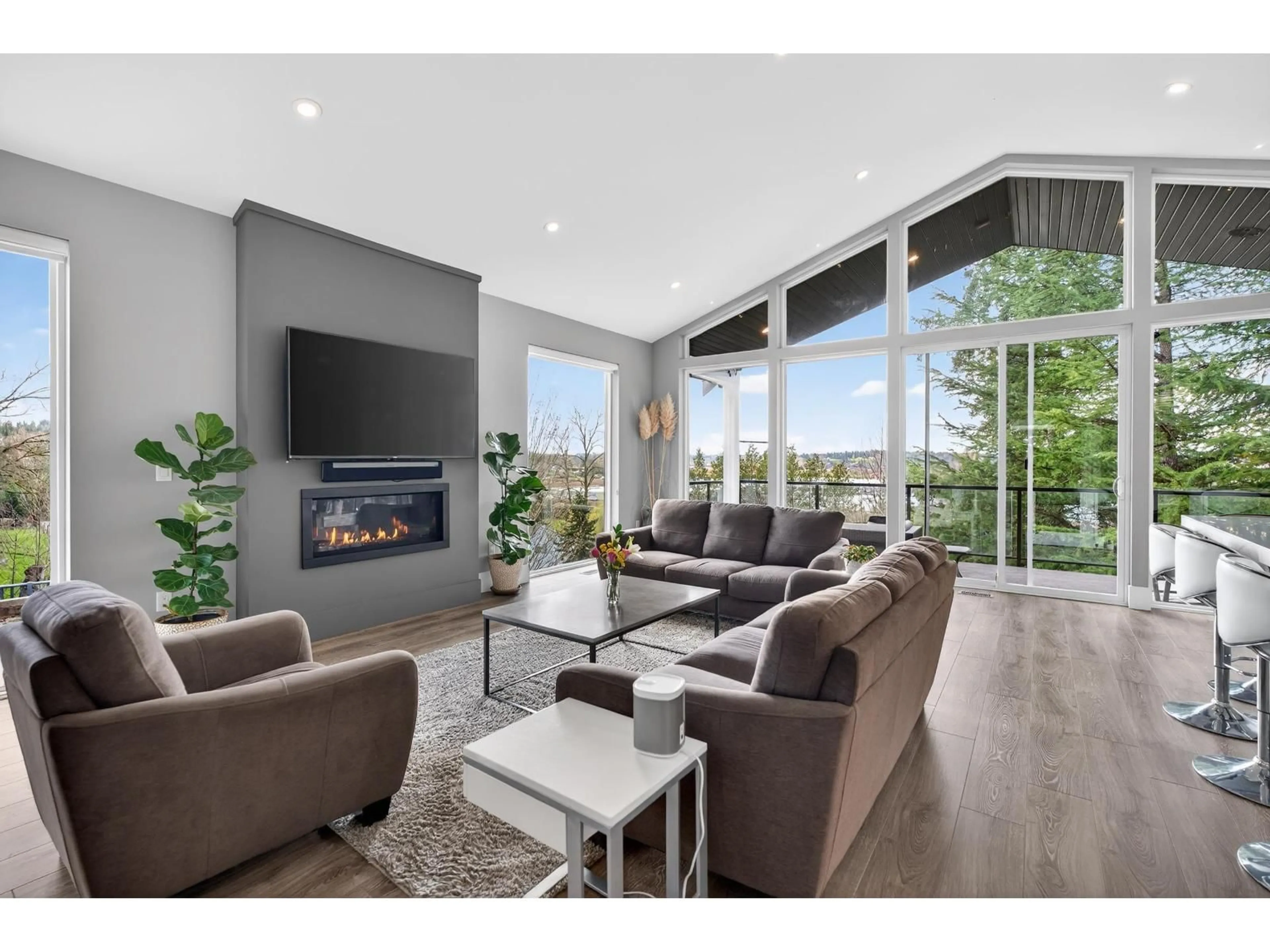 Living room with furniture, unknown for 48 - 4295 OLD CLAYBURN ROAD, Abbotsford British Columbia V3G0G4