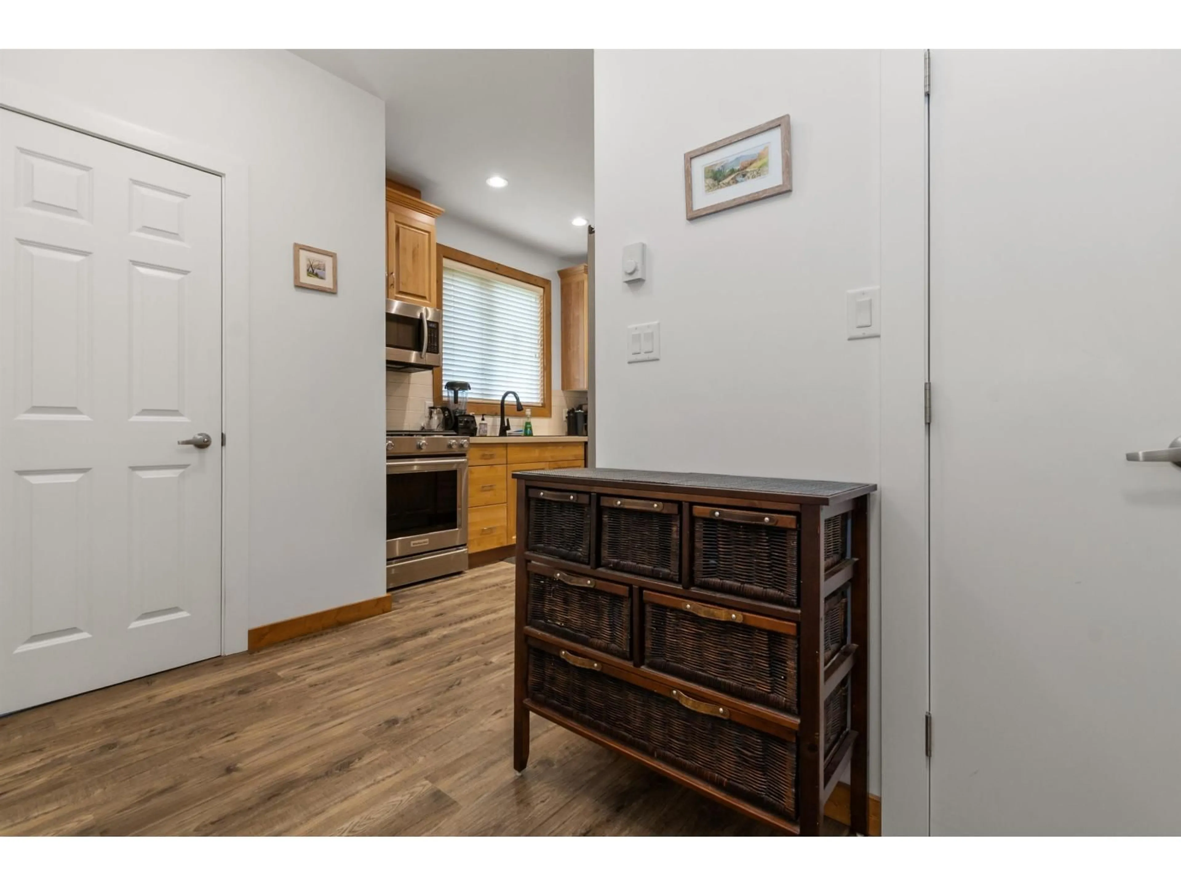 Indoor entryway for 64922 NORTH BEND POST OFFICE ROAD, Boston Bar British Columbia V0K1C1