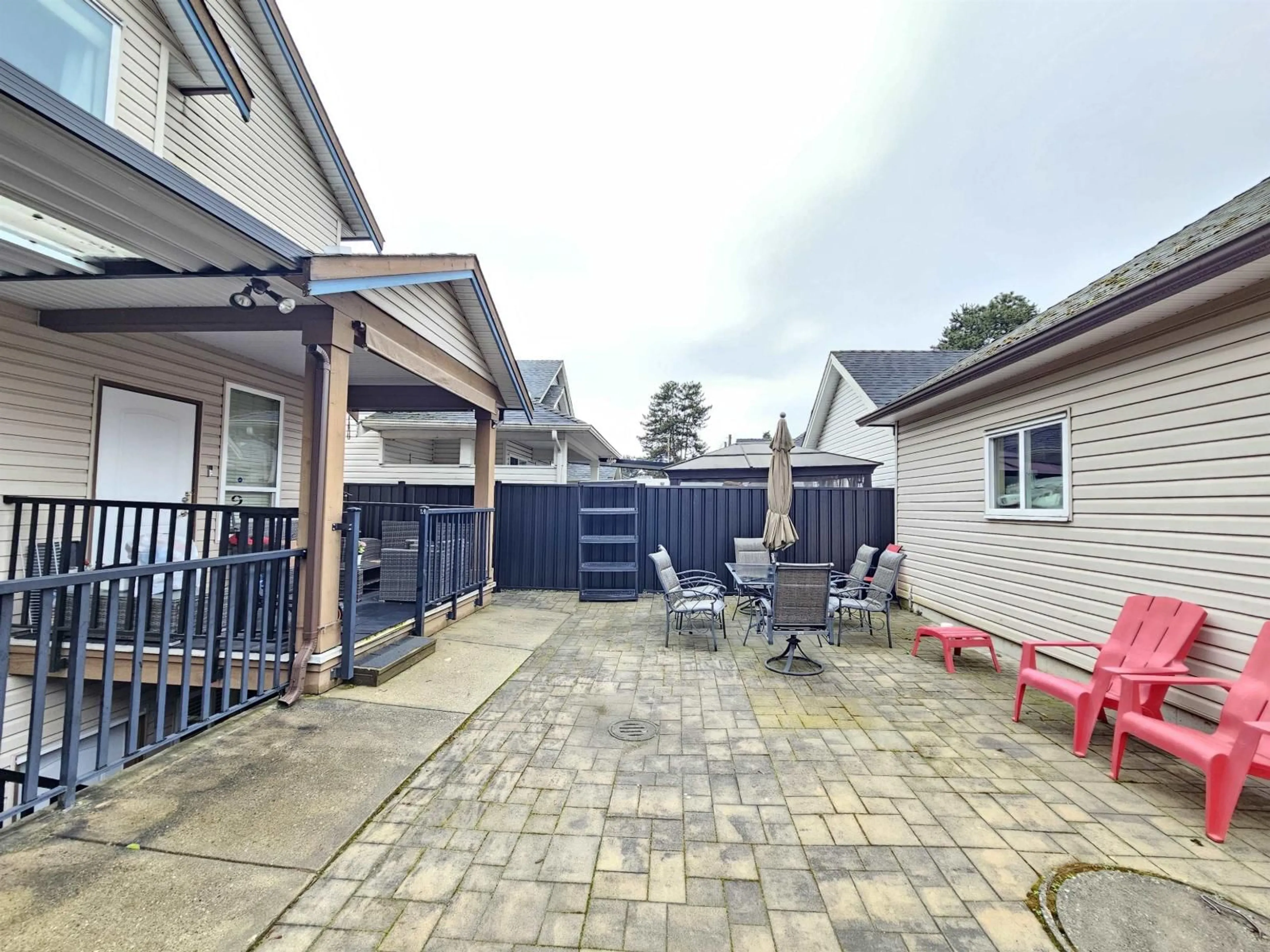 Patio, street for 10158 128 STREET, Surrey British Columbia V3T2Y9