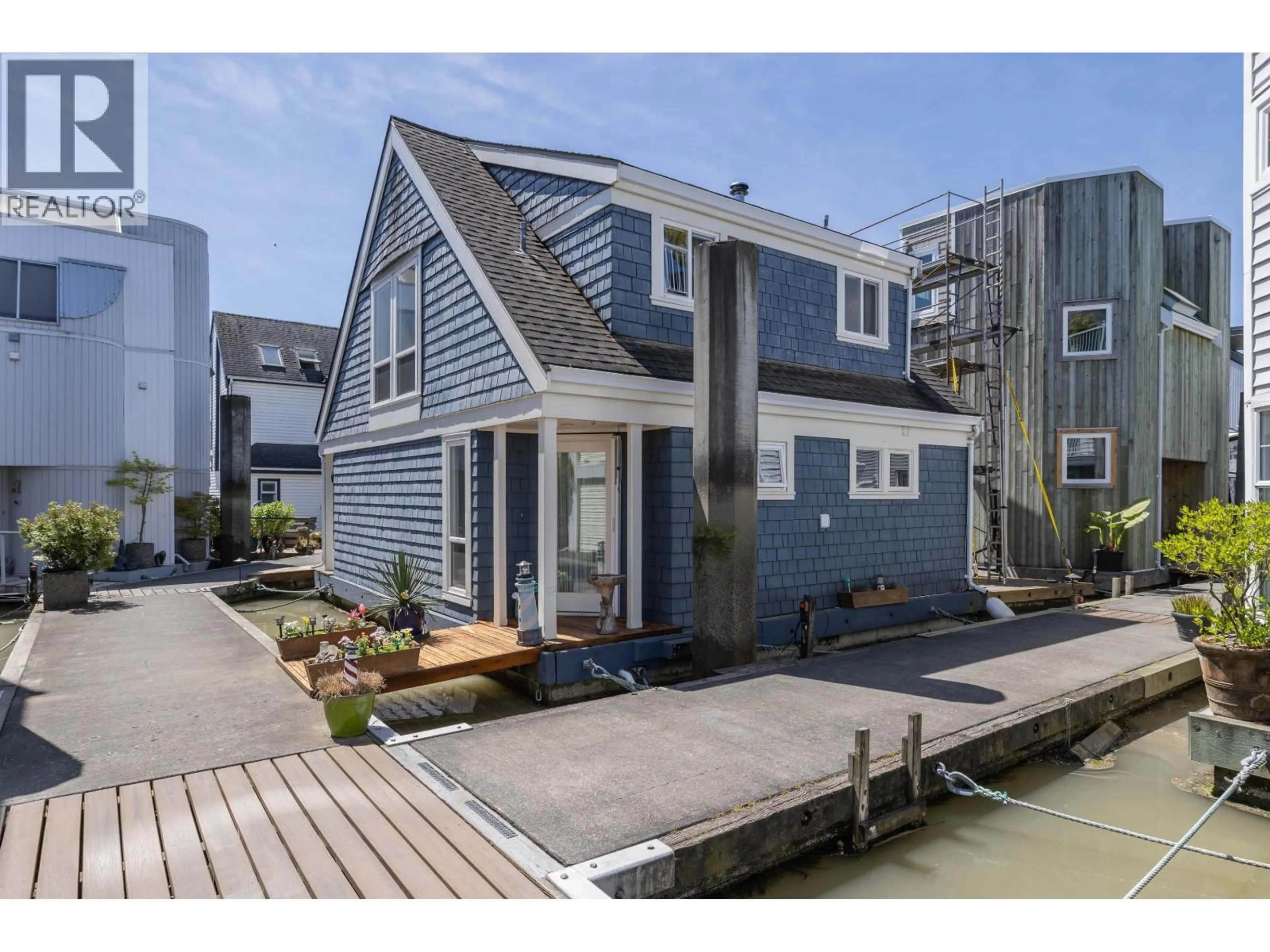 Home with vinyl exterior material, street for 36 - 3459 RIVER ROAD, Delta British Columbia V4K4Y9