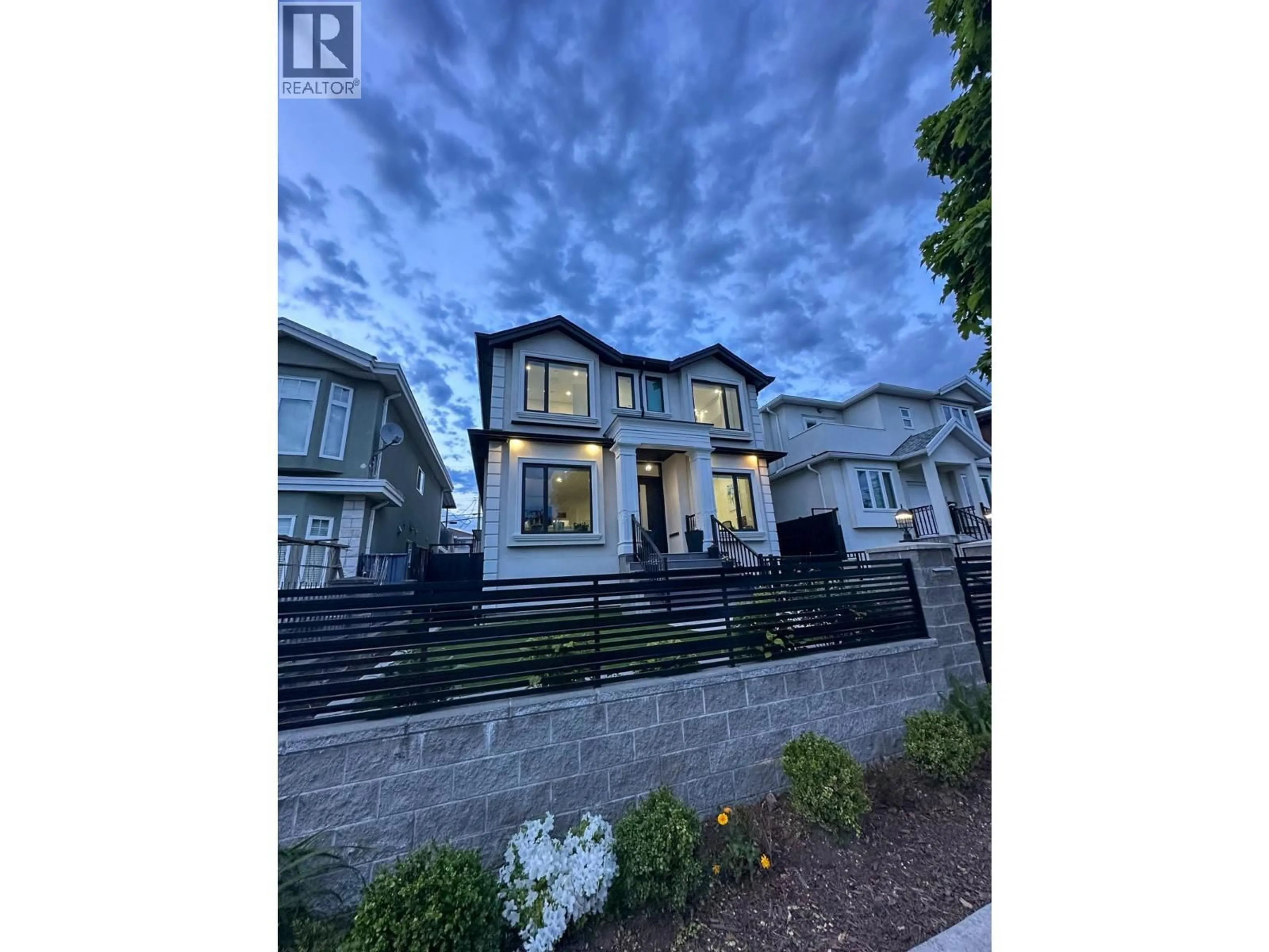 A pic from outside/outdoor area/front of a property/back of a property/a pic from drone, street for 759 57TH AVENUE, Vancouver British Columbia V5X1T3