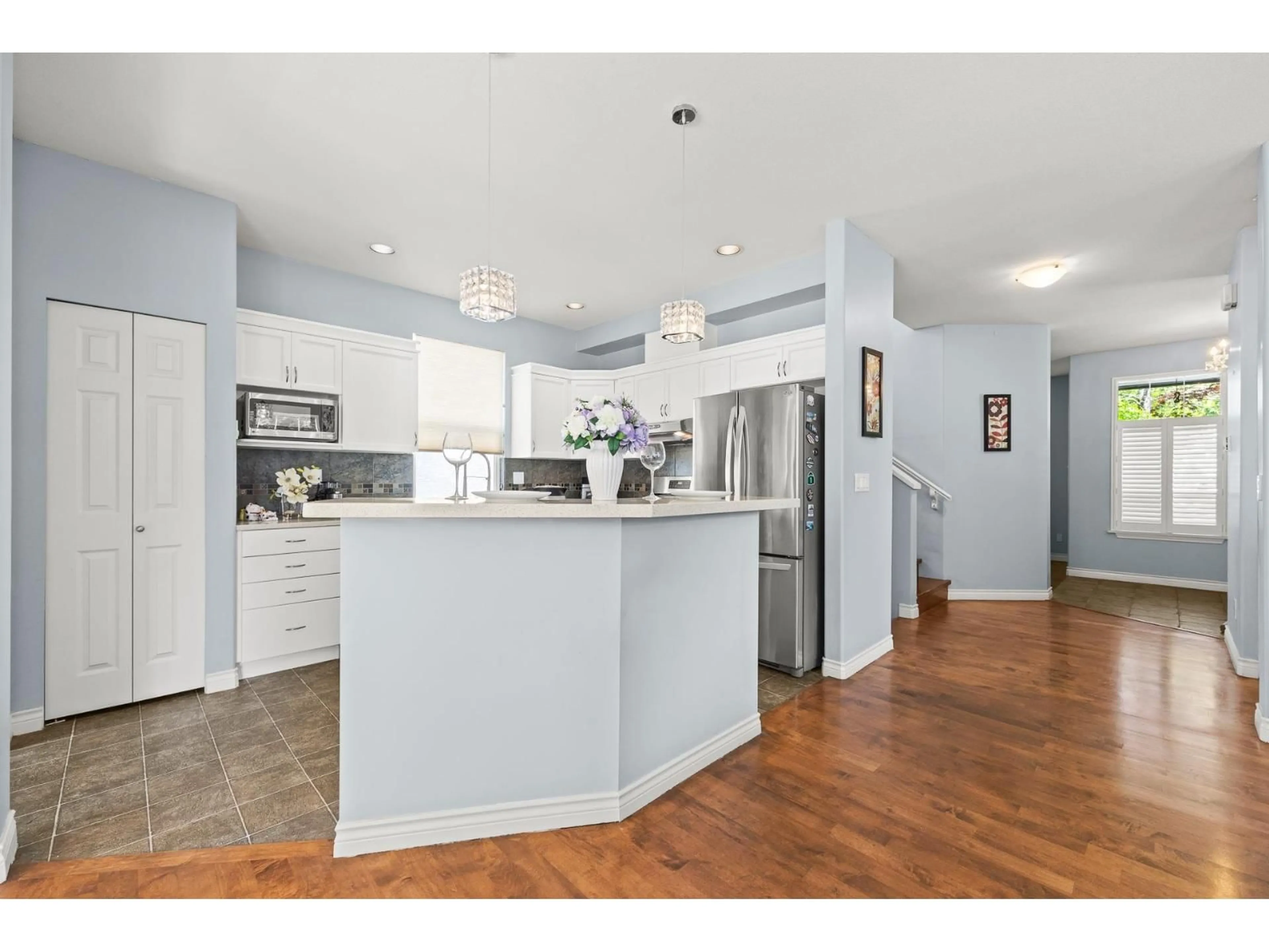 Open concept kitchen, unknown for 3307 ROSEMARY HEIGHTS CRESCENT, Surrey British Columbia V3Z0K7