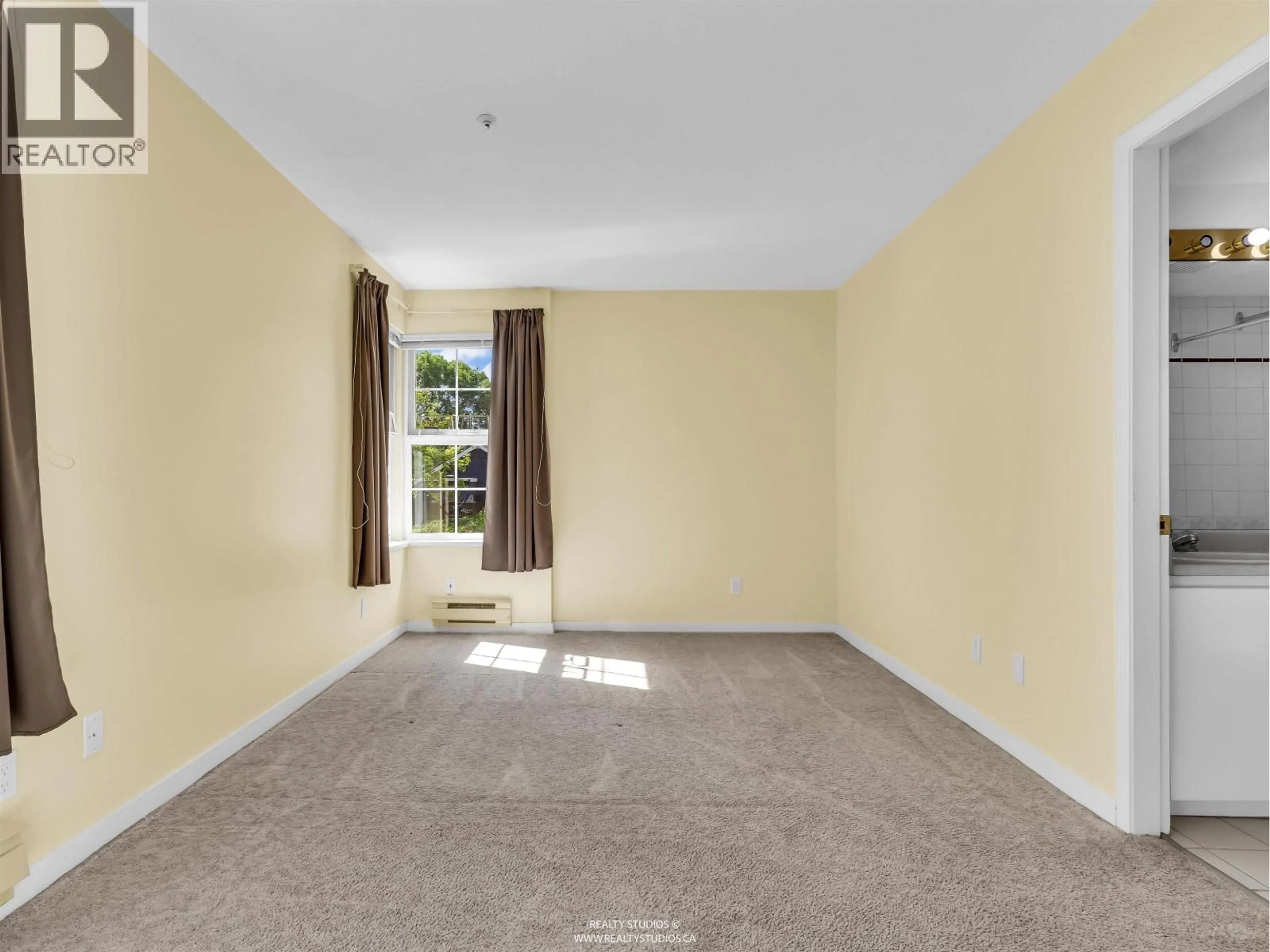 A pic of a room for 204 - 876 16TH AVENUE, Vancouver British Columbia V5Z1T1