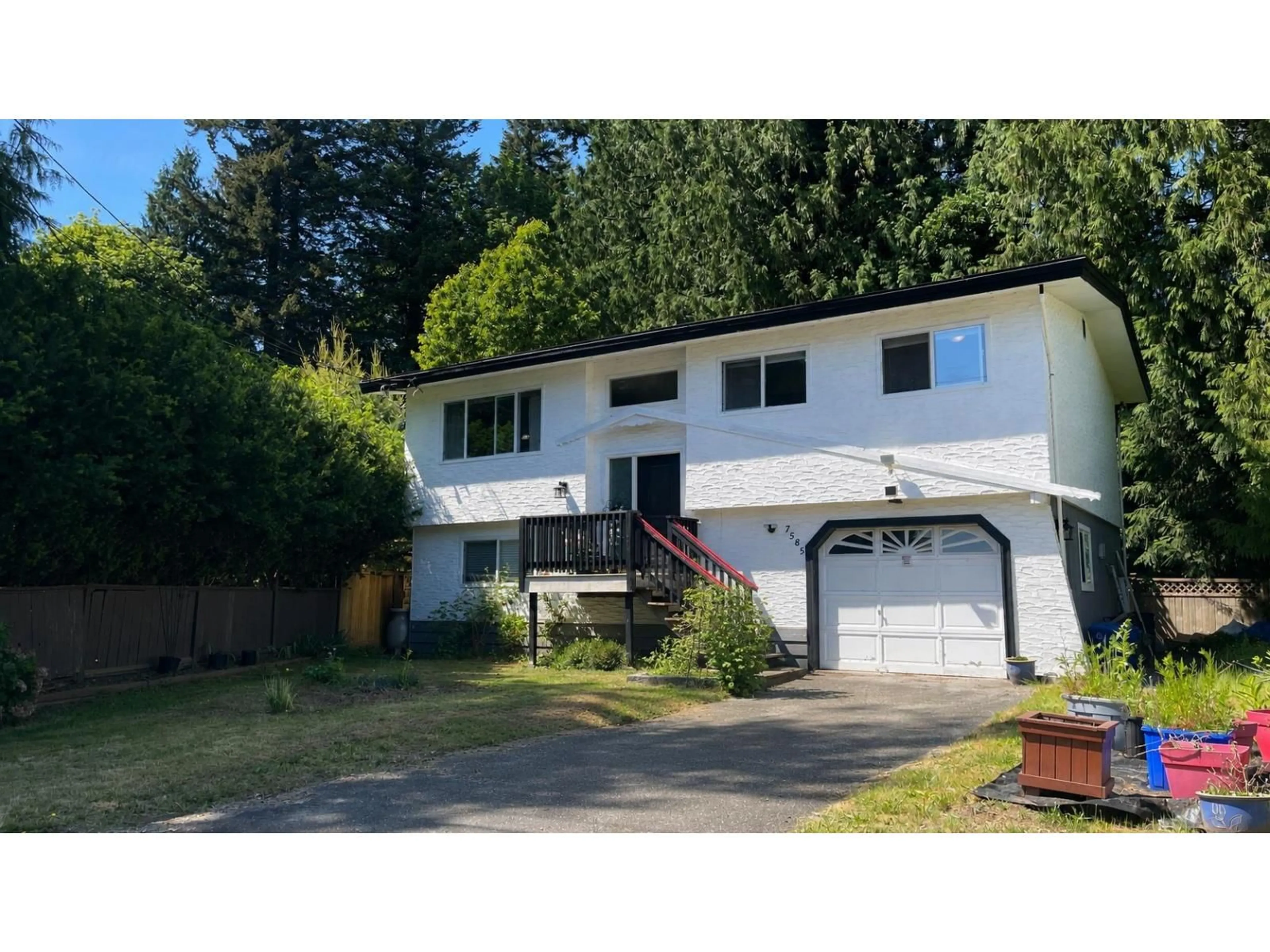 Home with vinyl exterior material, street for 7585 BLUEJAY CRESCENT, Mission British Columbia V2V2Z5