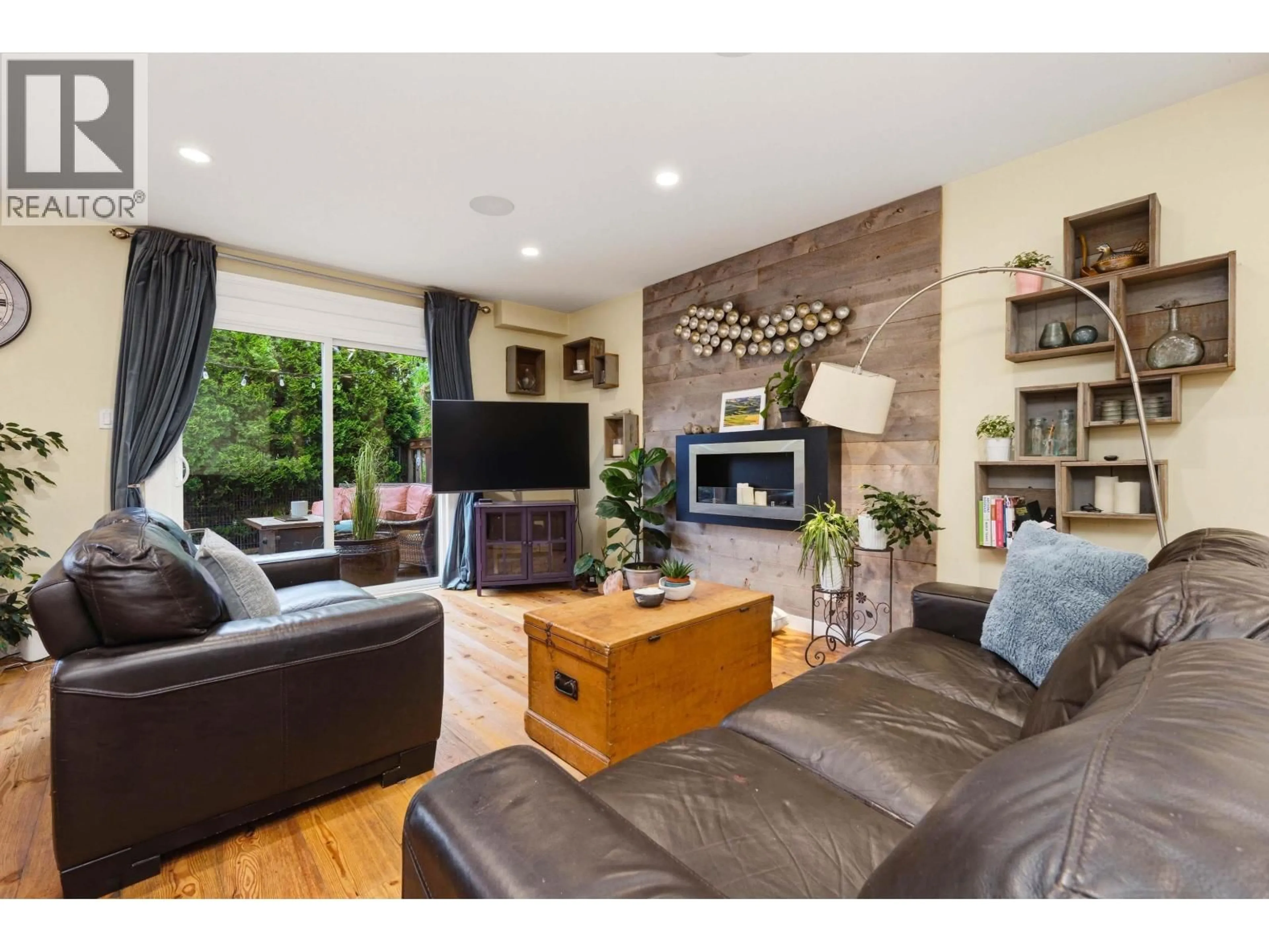 Living room with furniture, wood/laminate floor for 1126 PREMIER STREET, North Vancouver British Columbia V7J2H3