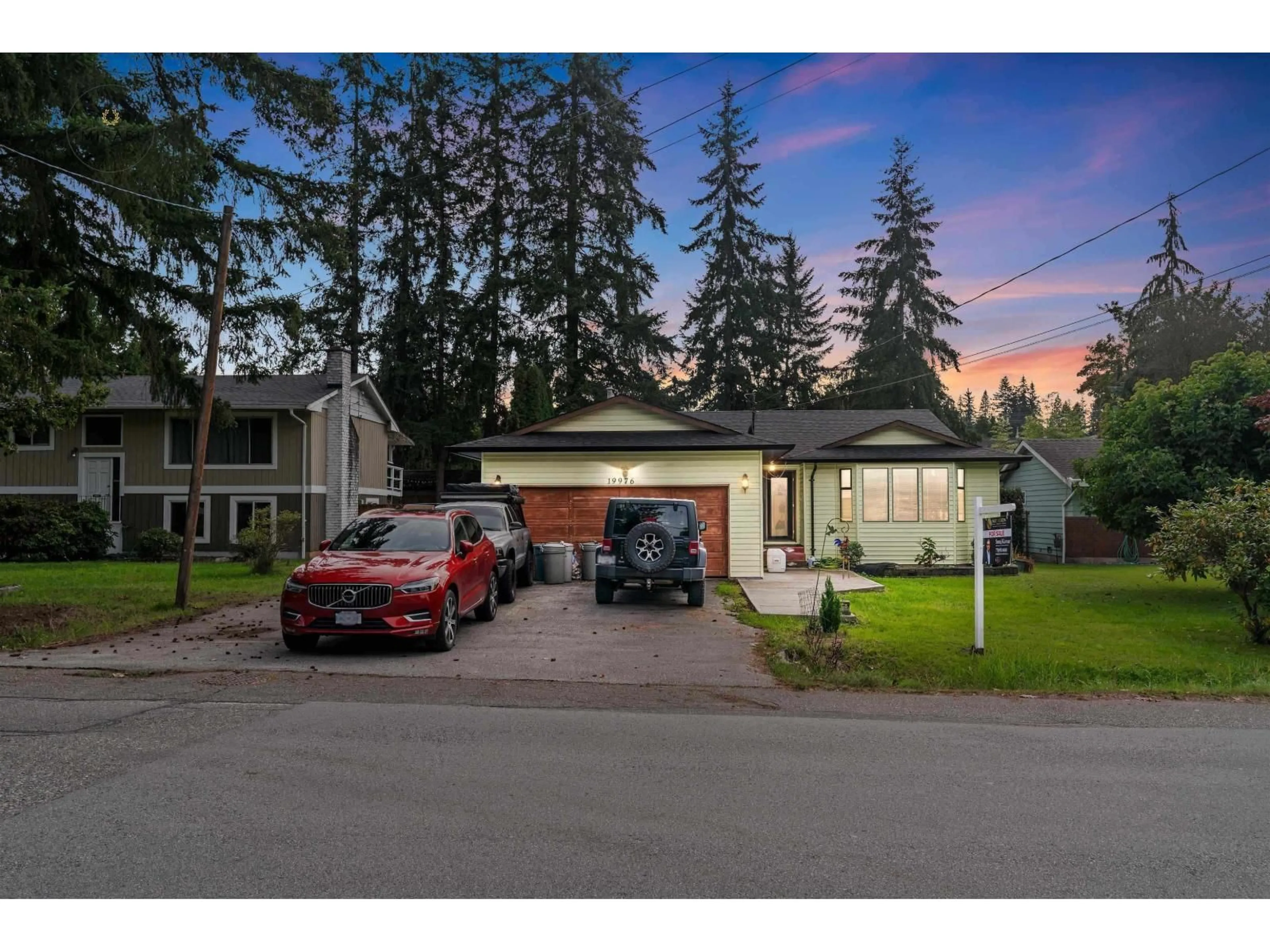 A pic from outside/outdoor area/front of a property/back of a property/a pic from drone, street for 19976 49 AVENUE, Langley British Columbia V3A3R6