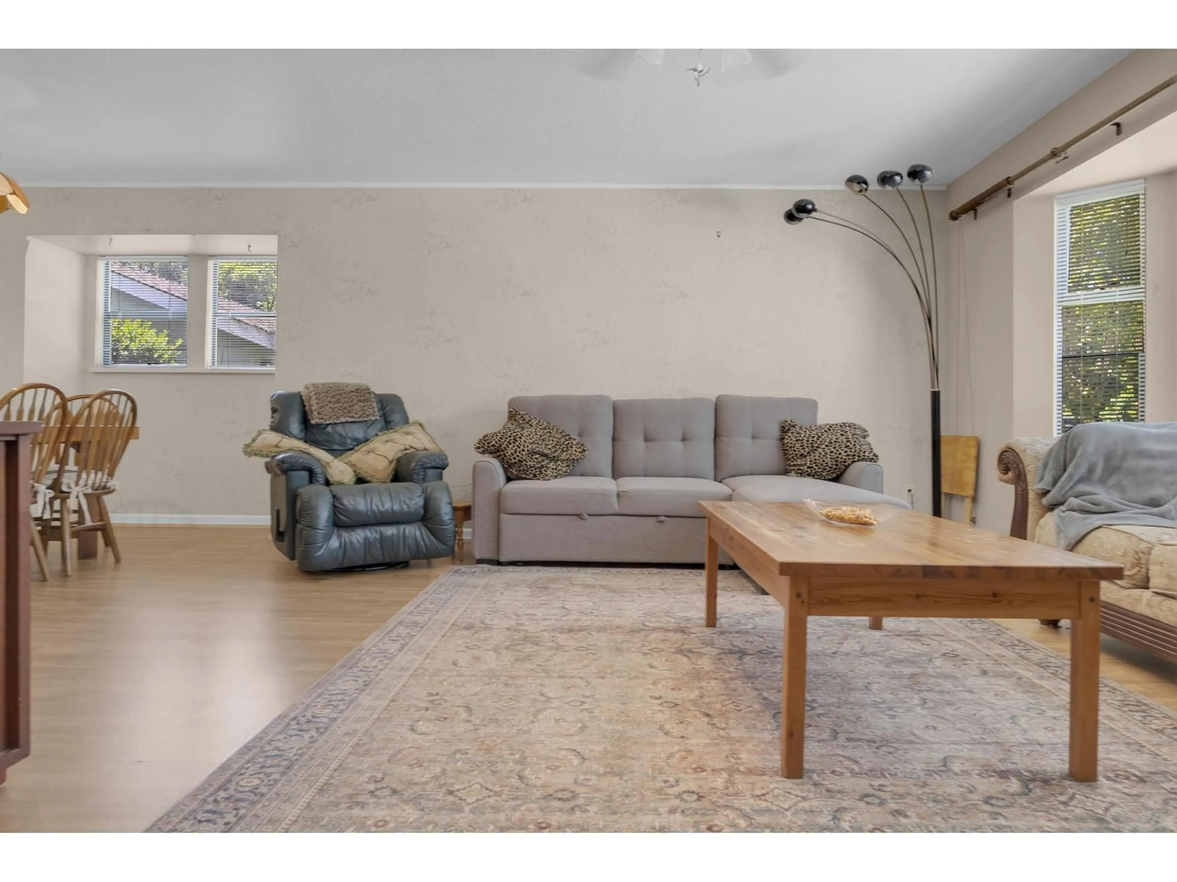 Living room with furniture, unknown for 19976 49 AVENUE, Langley British Columbia V3A3R6