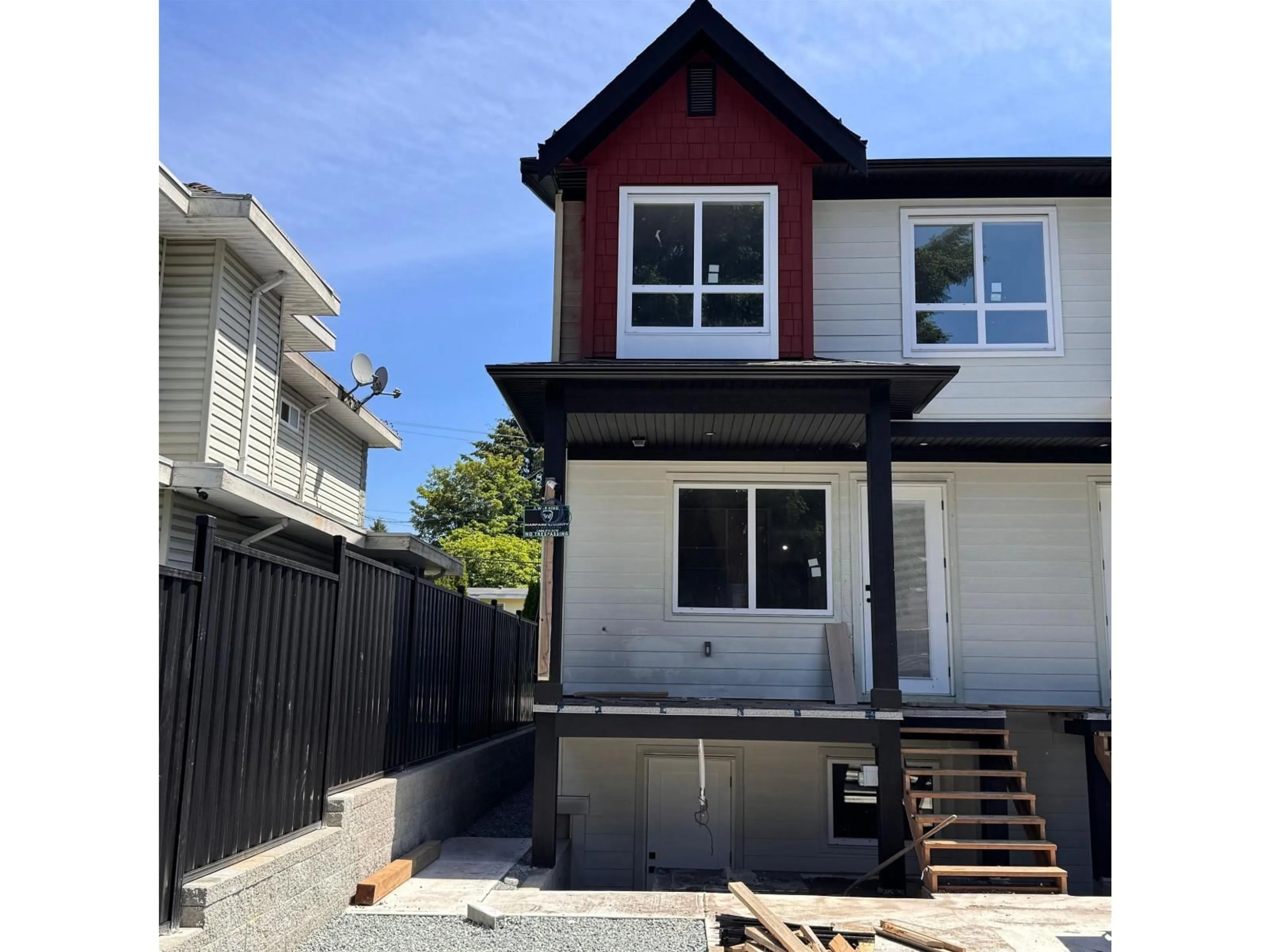 Home with vinyl exterior material, street for 102 - 10039 128 STREET, Surrey British Columbia V3T2Z1