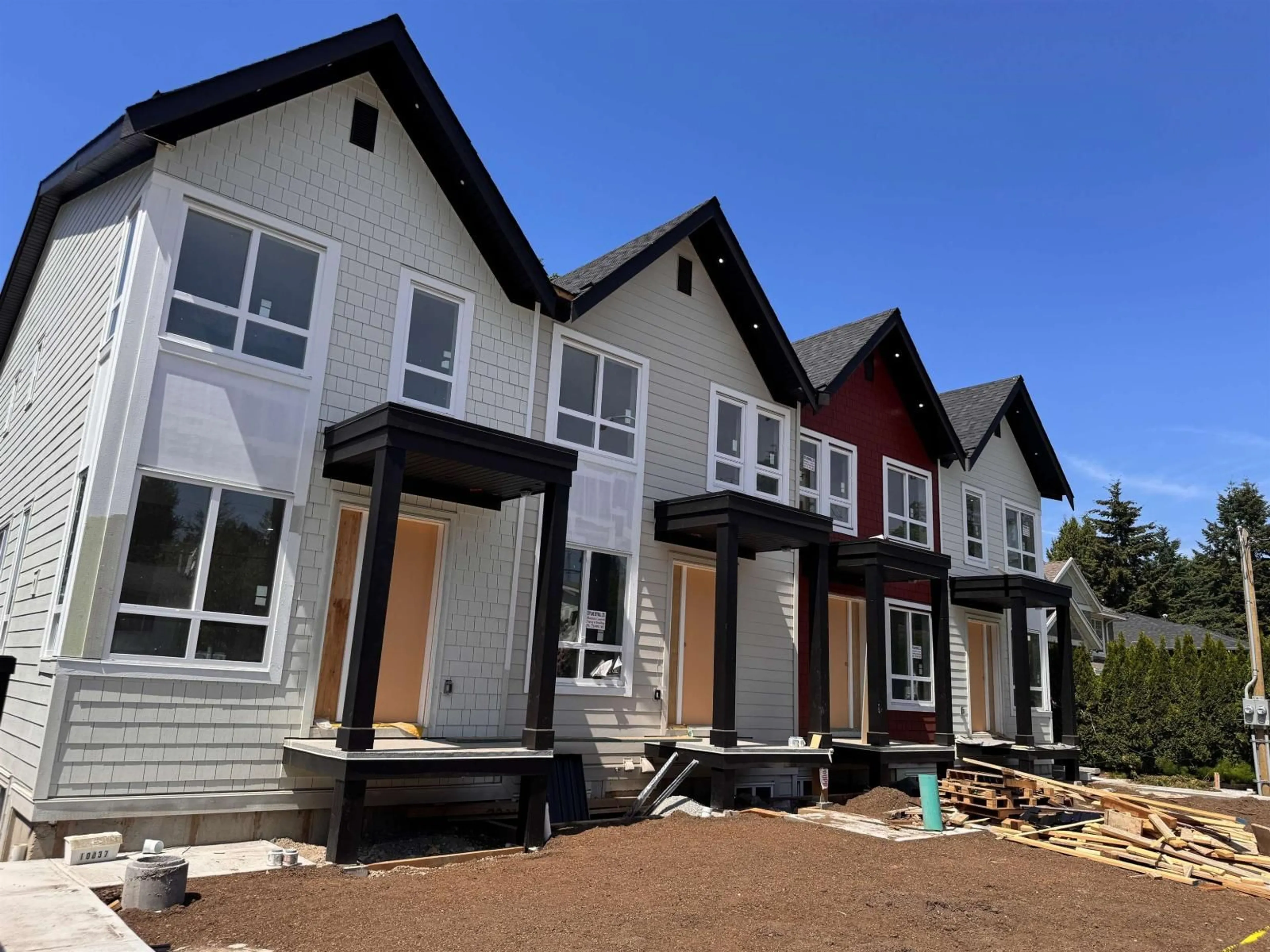 Home with vinyl exterior material, building for 102 - 10039 128 STREET, Surrey British Columbia V3T2Z1