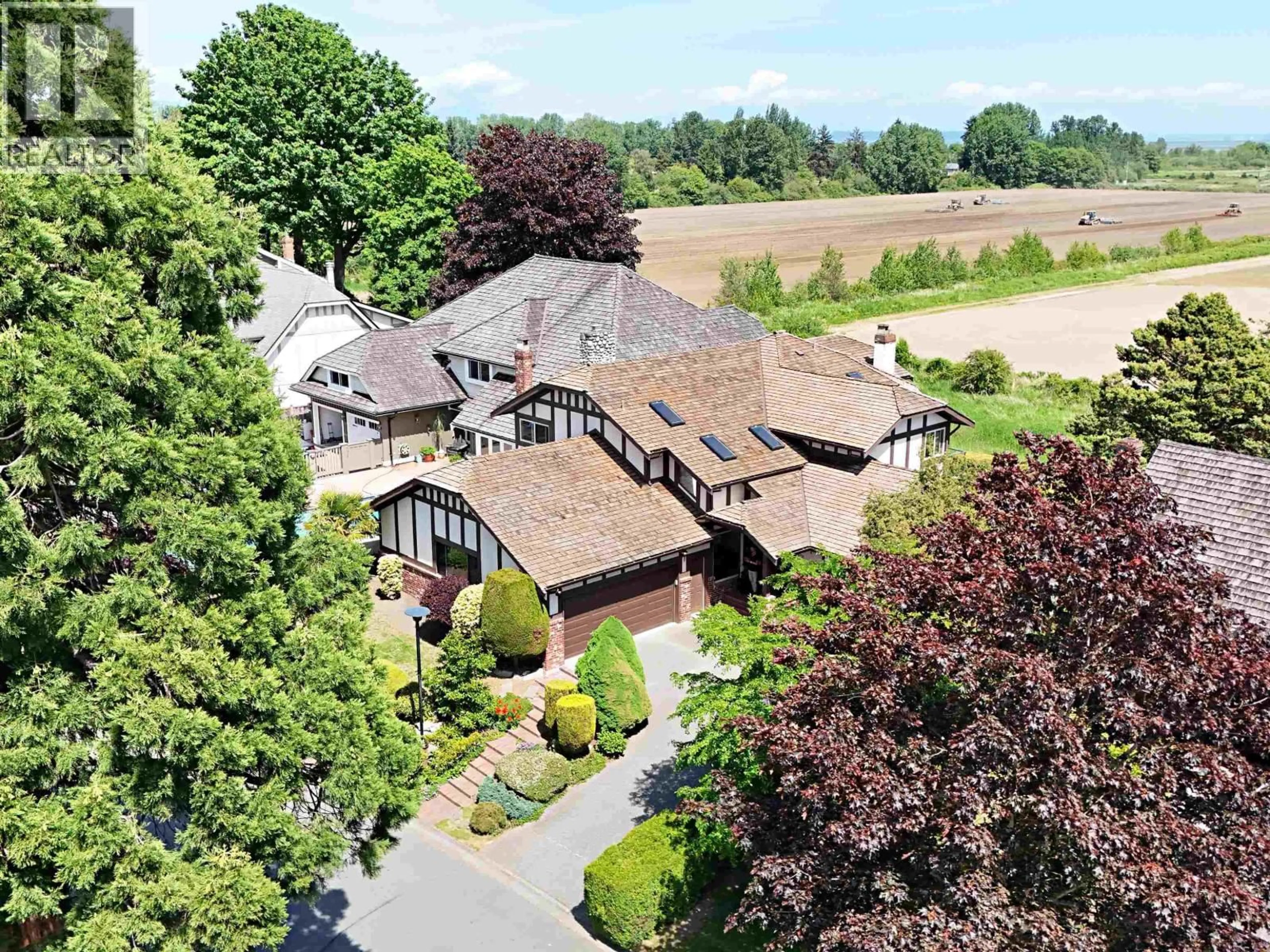 A pic from outside/outdoor area/front of a property/back of a property/a pic from drone, unknown for 659 SANDOLLAR PLACE, Delta British Columbia V4L2G9