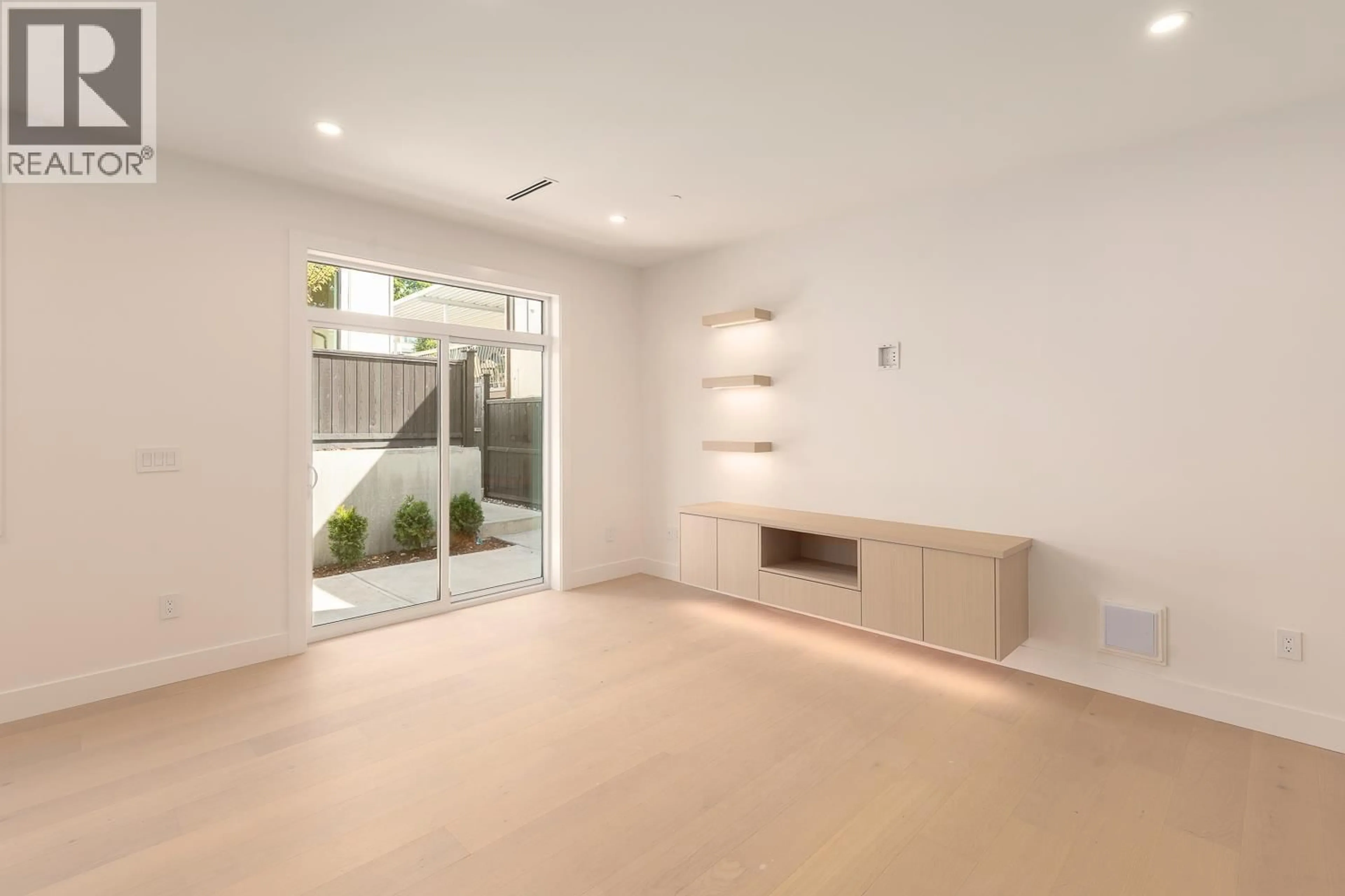 Unknown for 2 - 3635 TURNER STREET, Vancouver British Columbia V5K2J2