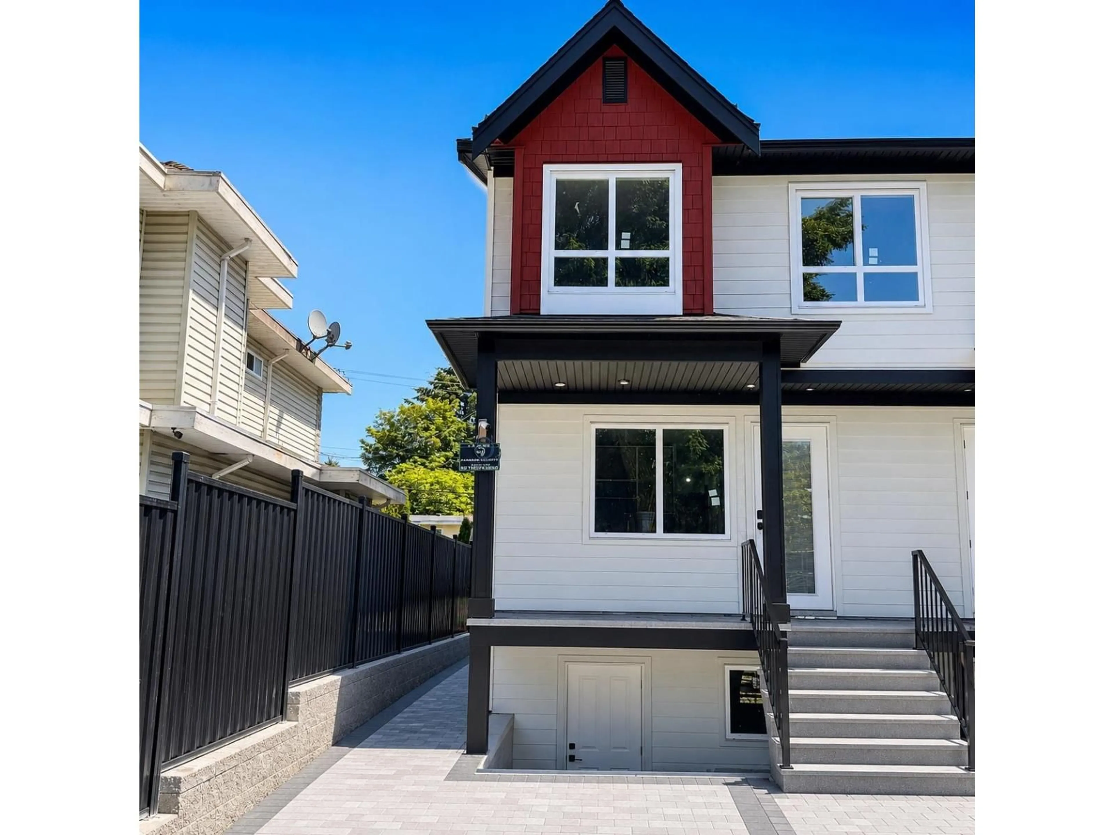 Home with vinyl exterior material, street for 101 - 10039 128 STREET, Surrey British Columbia V3T2Z1