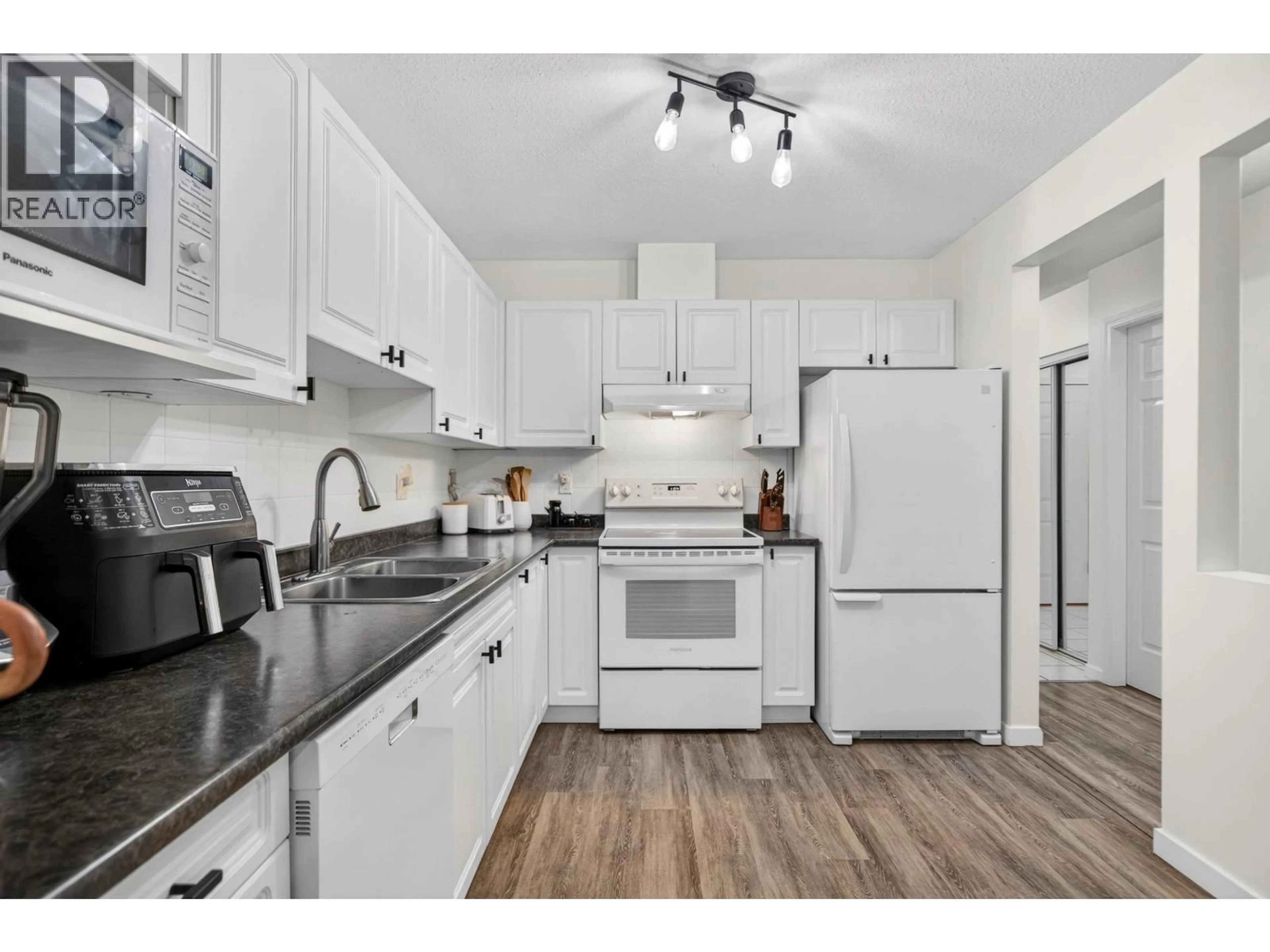 Standard kitchen, unknown for 121 - 2678 DIXON STREET, Port Coquitlam British Columbia V3C6L7