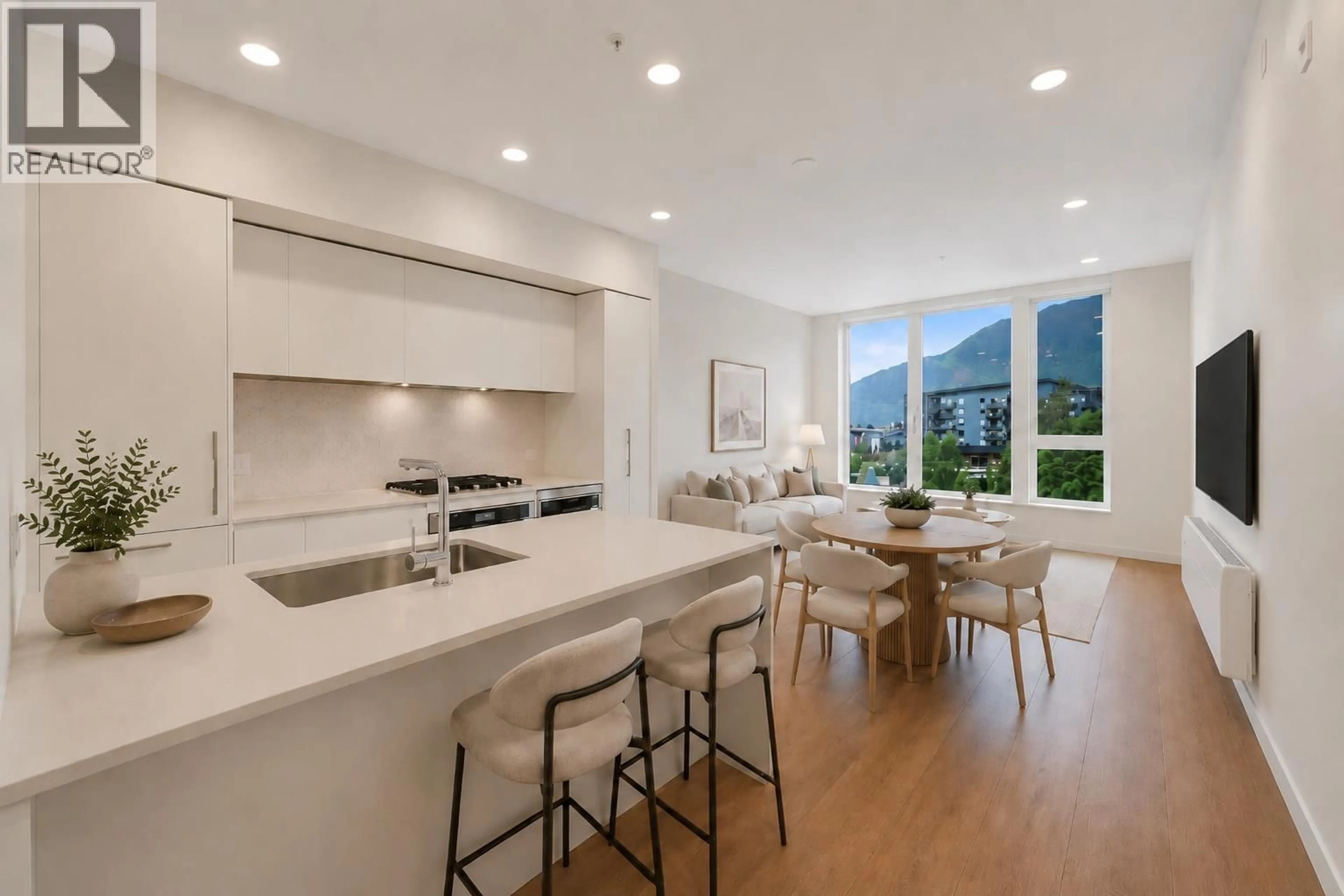 Open concept kitchen, unknown for 401 - 1500 SCOTT CRESCENT, Squamish British Columbia V8B1G5