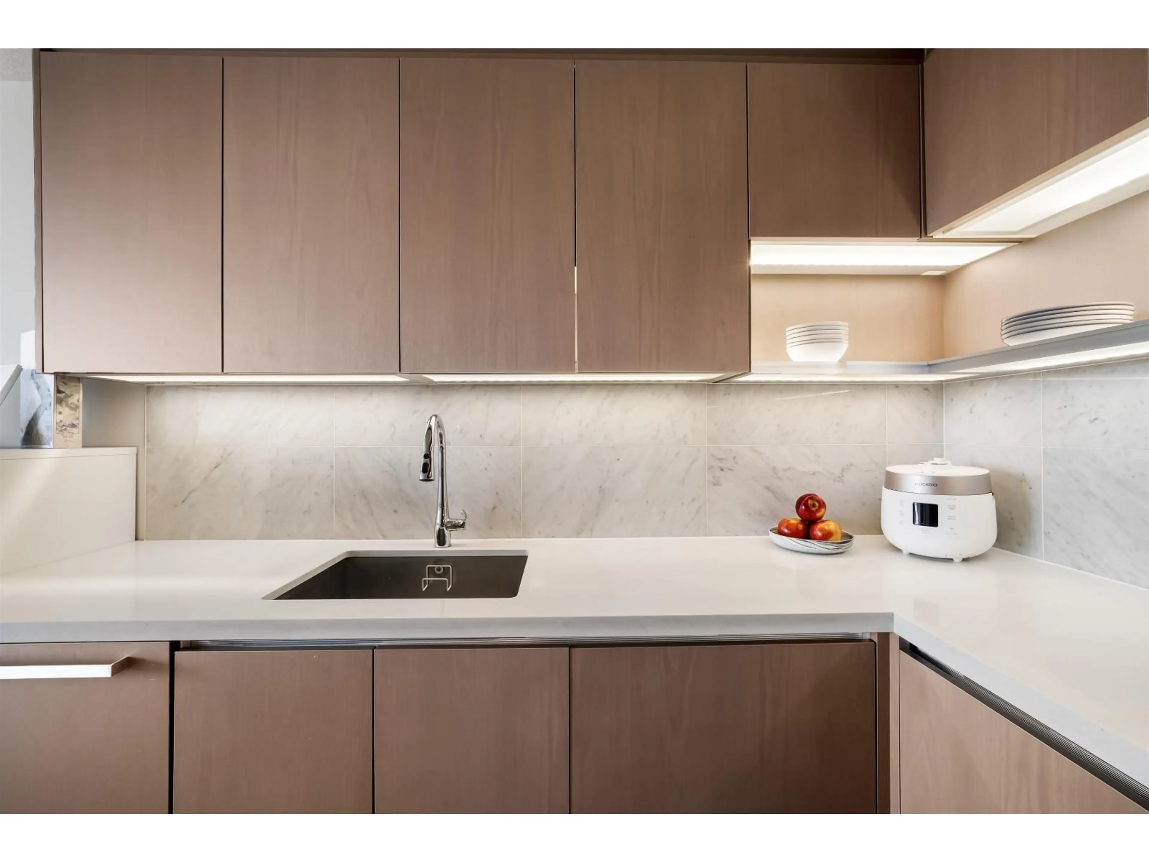 Standard kitchen, ceramic/tile floor for 1007 - 13696 100 AVENUE, Surrey British Columbia V3T0L5