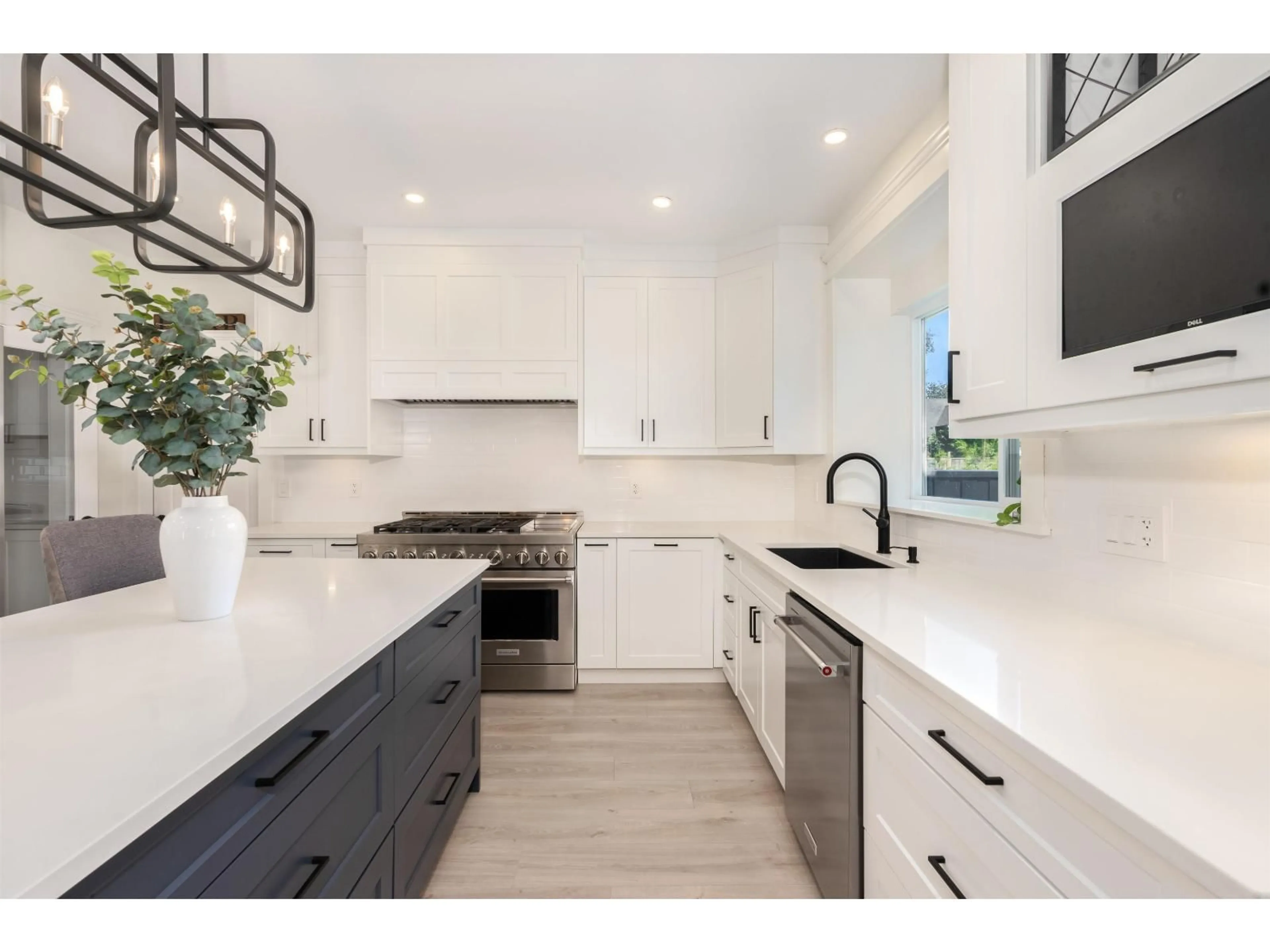 Open concept kitchen, ceramic/tile floor for 22872 76A AVENUE, Langley British Columbia V1M2J5