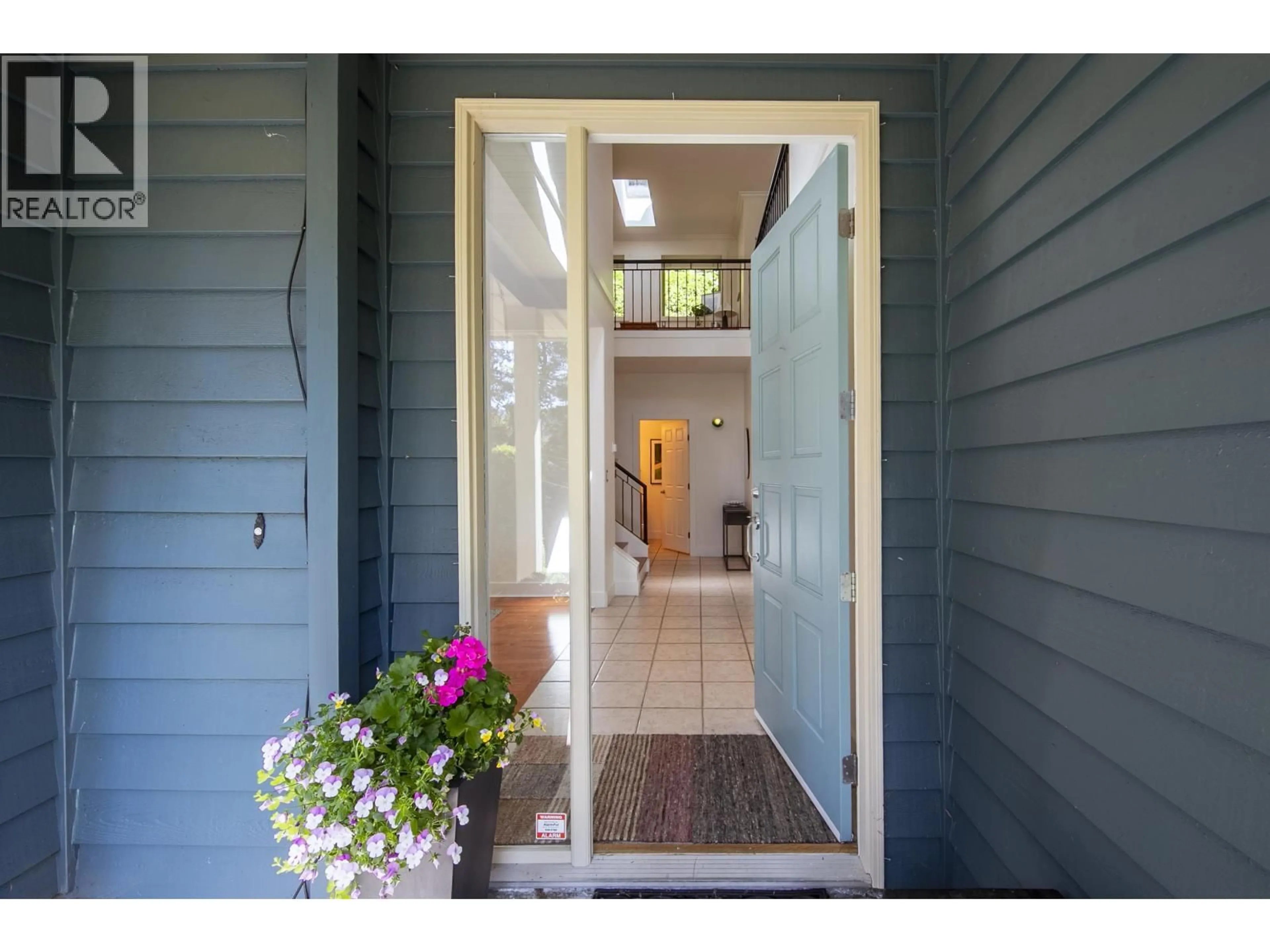 Indoor entryway for 5780 CRANLEY DRIVE, West Vancouver British Columbia V7W1S8