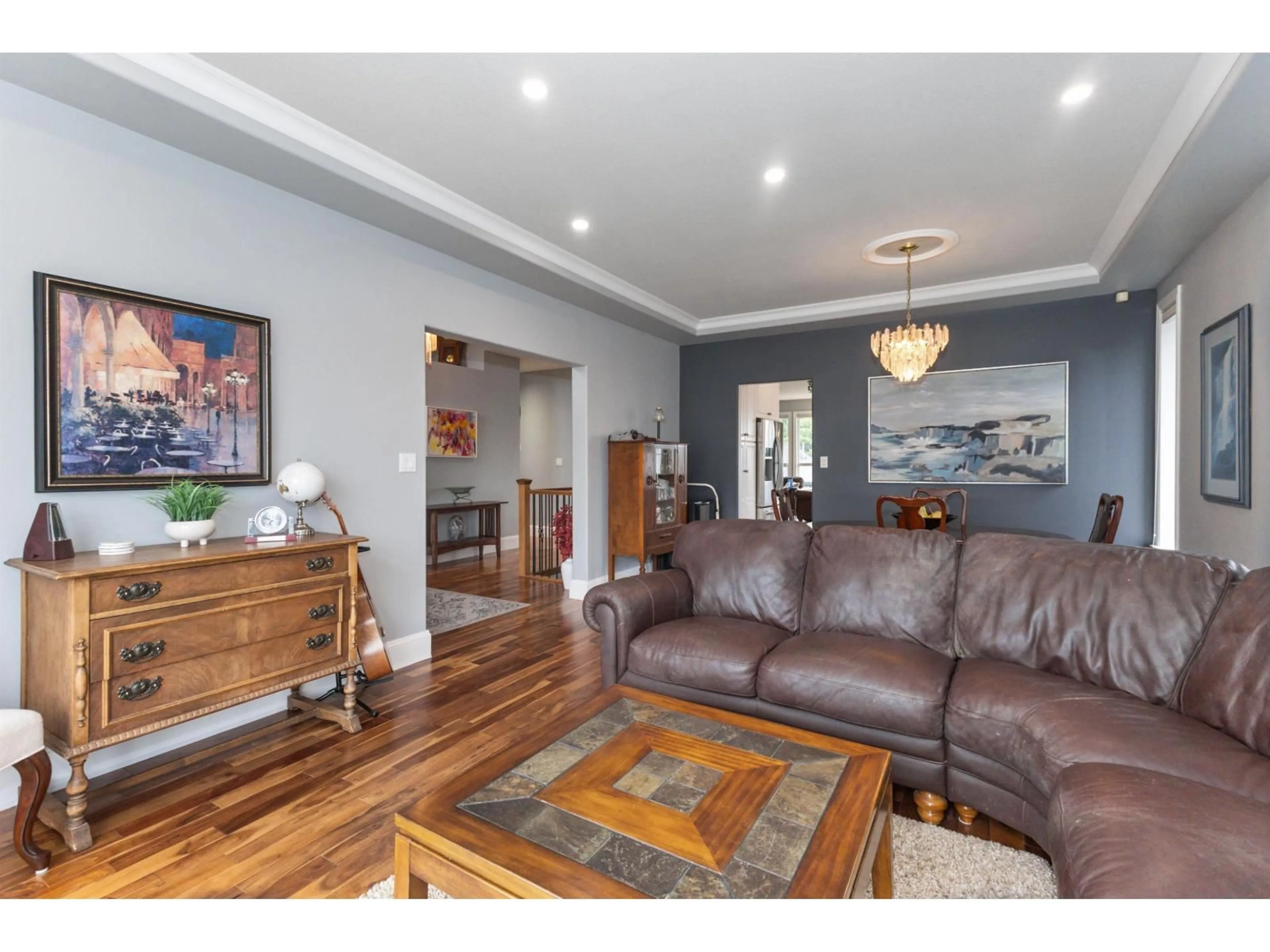 Living room with furniture, wood/laminate floor for 3855 LATIMER STREET, Abbotsford British Columbia V2S7K6
