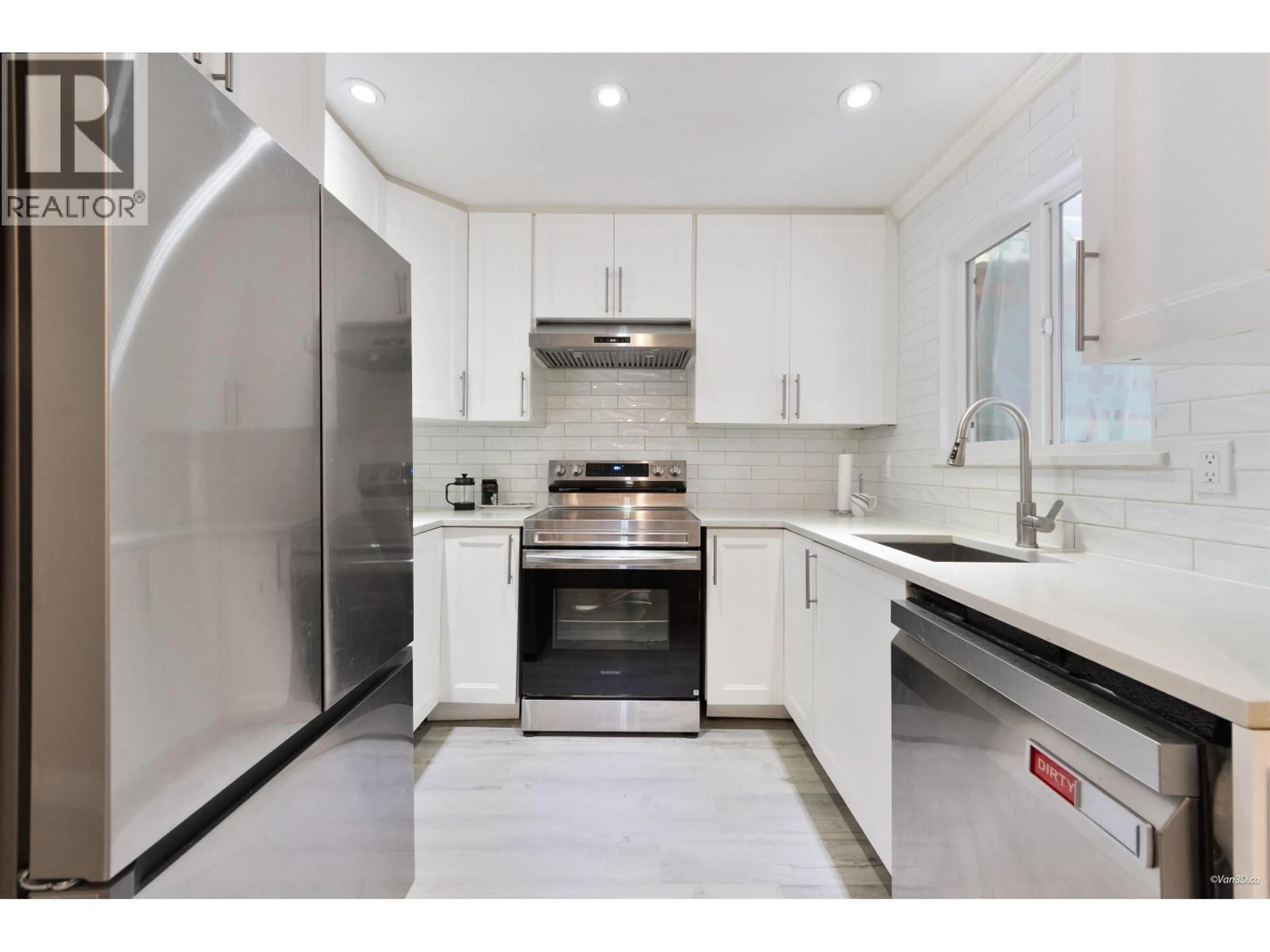Standard kitchen, ceramic/tile floor for 28 - 2986 COAST MERIDIAN ROAD, Port Coquitlam British Columbia V3B3M8