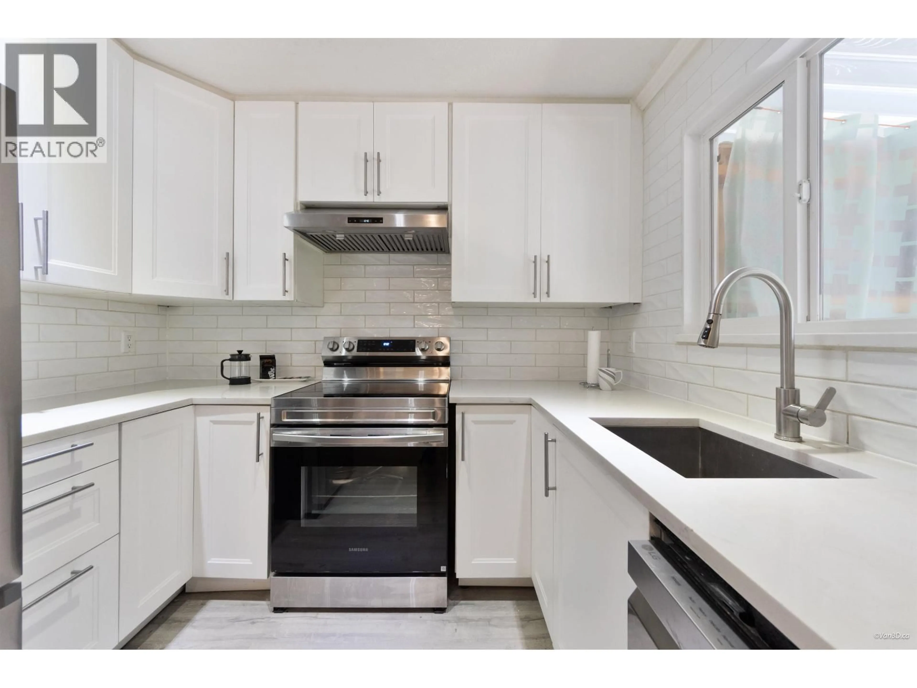 Standard kitchen, ceramic/tile floor for 28 - 2986 COAST MERIDIAN ROAD, Port Coquitlam British Columbia V3B3M8