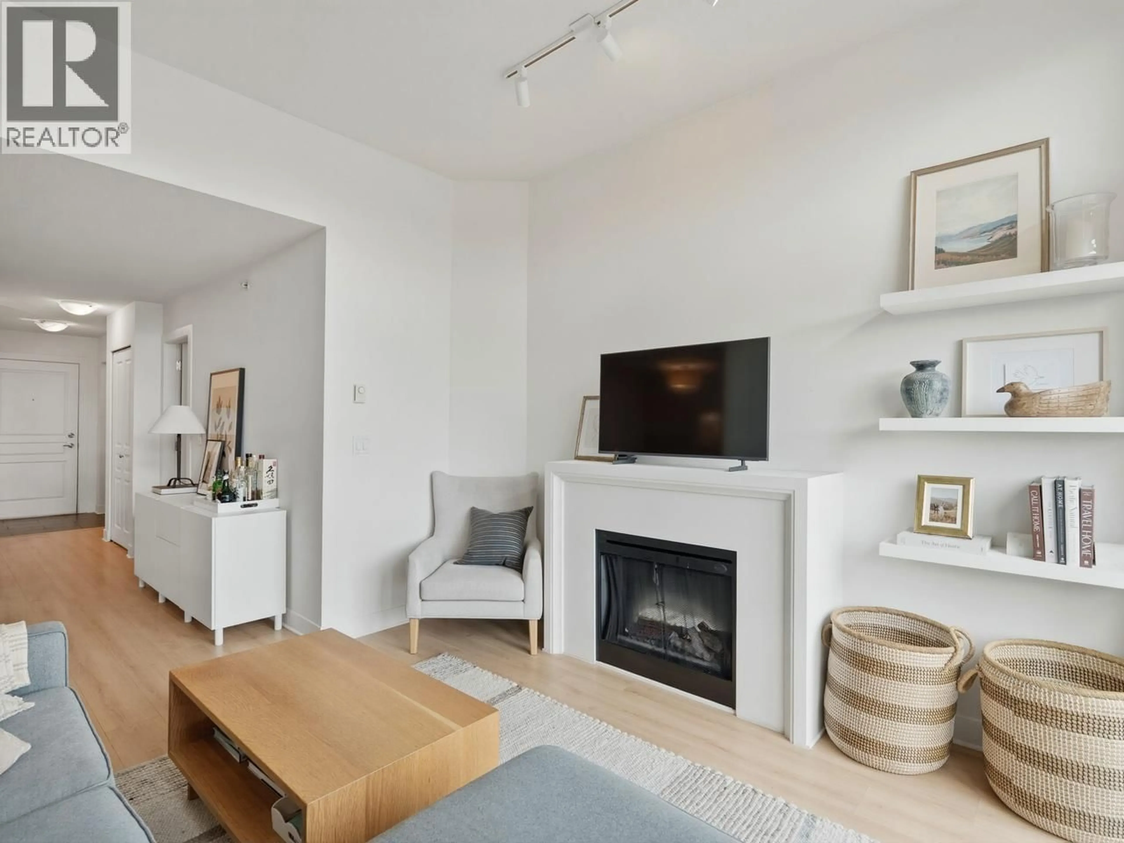 Living room with furniture, unknown for 414 - 738 29TH AVENUE, Vancouver British Columbia V5V0B6