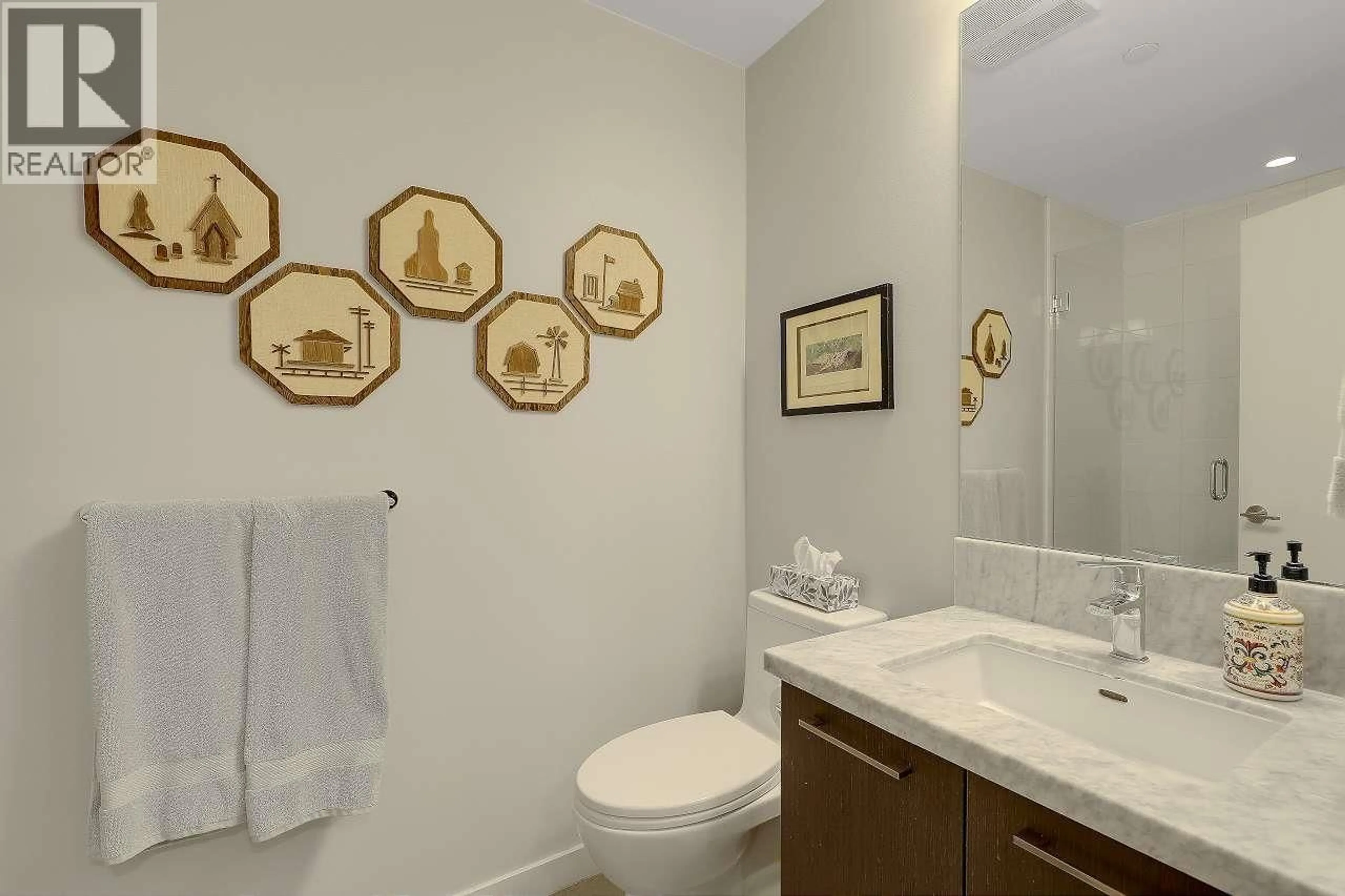 Standard bathroom, ceramic/tile floor for 123 - 22 EAST ROYAL AVENUE, New Westminster British Columbia V3L0H1