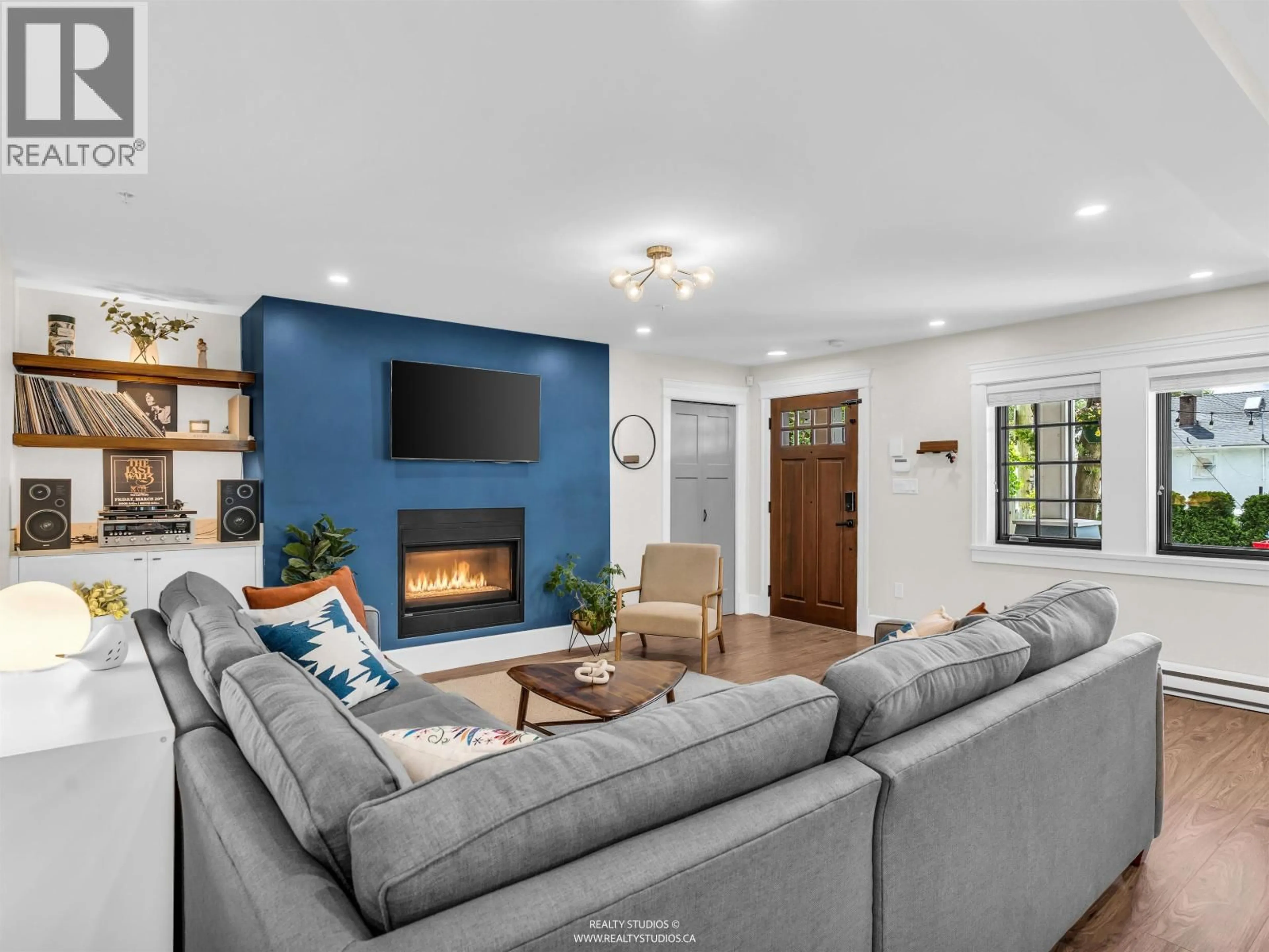 Living room with furniture, unknown for 436 LAKEWOOD DRIVE, Vancouver British Columbia V5L4L7