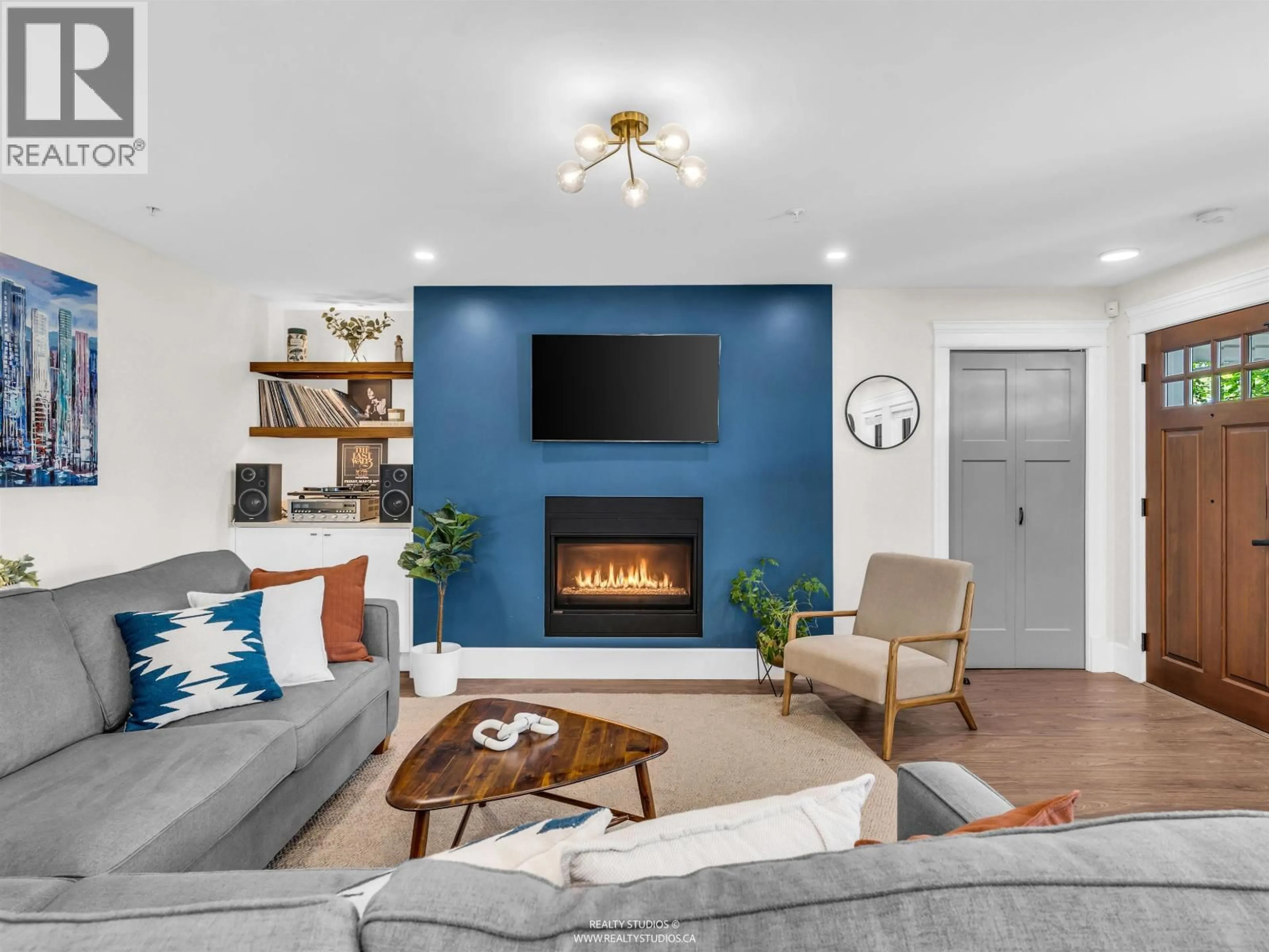 Living room with furniture, unknown for 436 LAKEWOOD DRIVE, Vancouver British Columbia V5L4L7