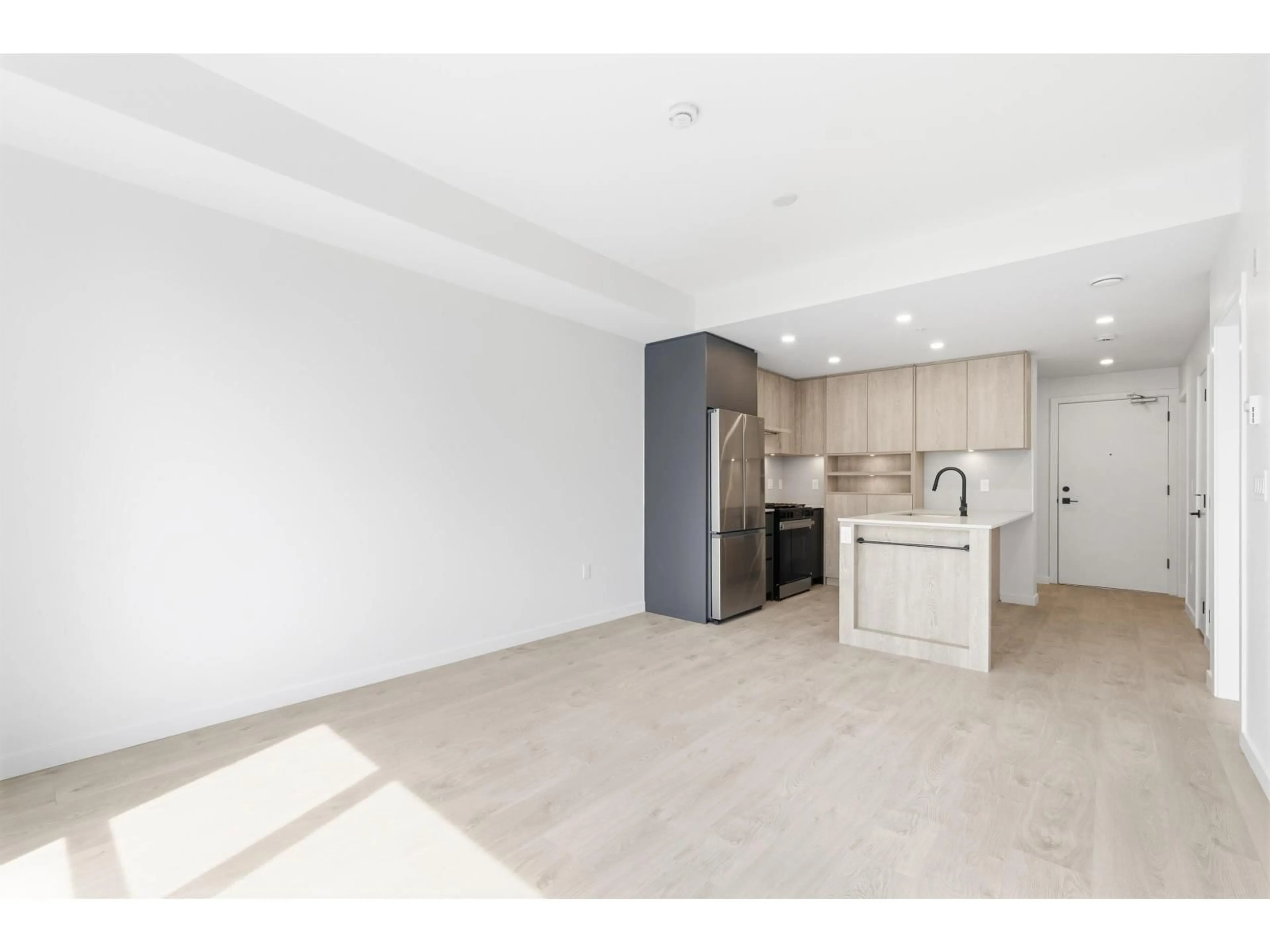 Open concept kitchen, unknown for 107 - 19577 65B AVENUE, Surrey British Columbia V4N6B5