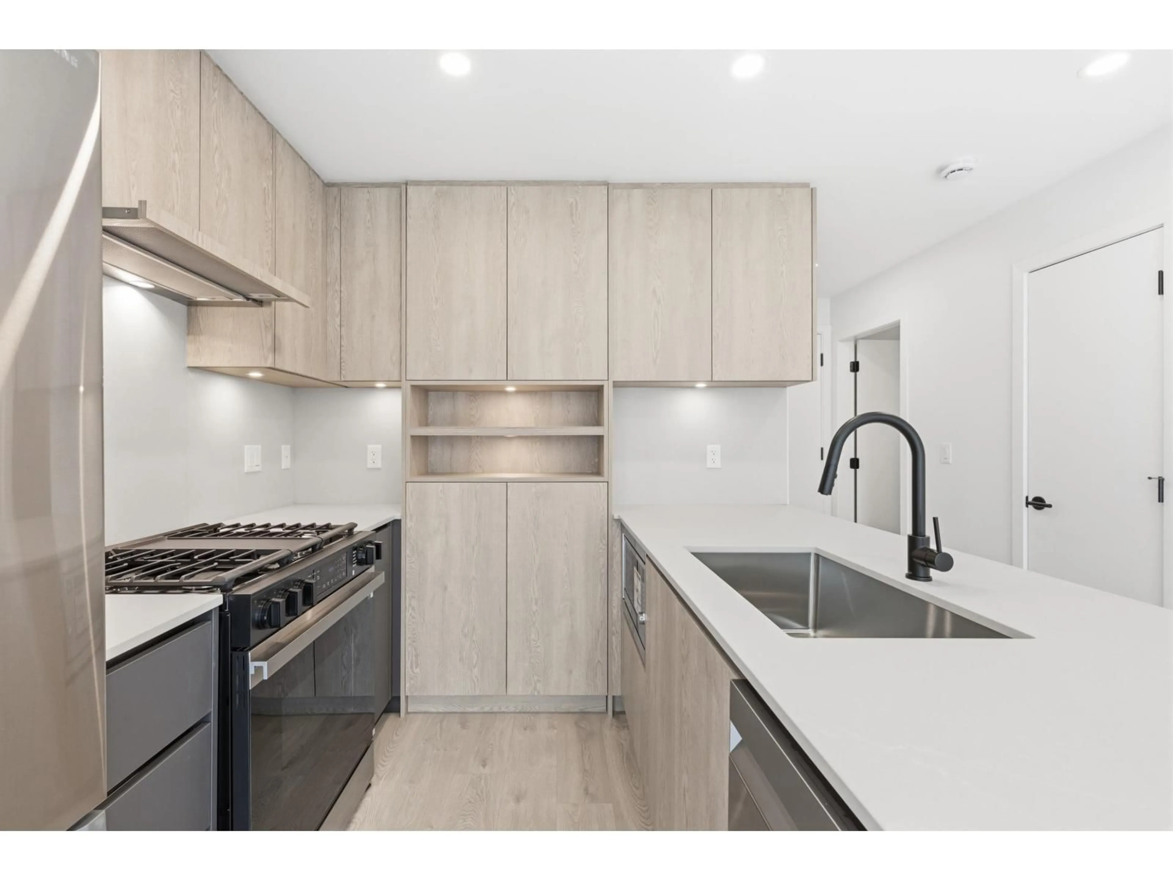 Standard kitchen, unknown for 107 - 19577 65B AVENUE, Surrey British Columbia V4N6B5