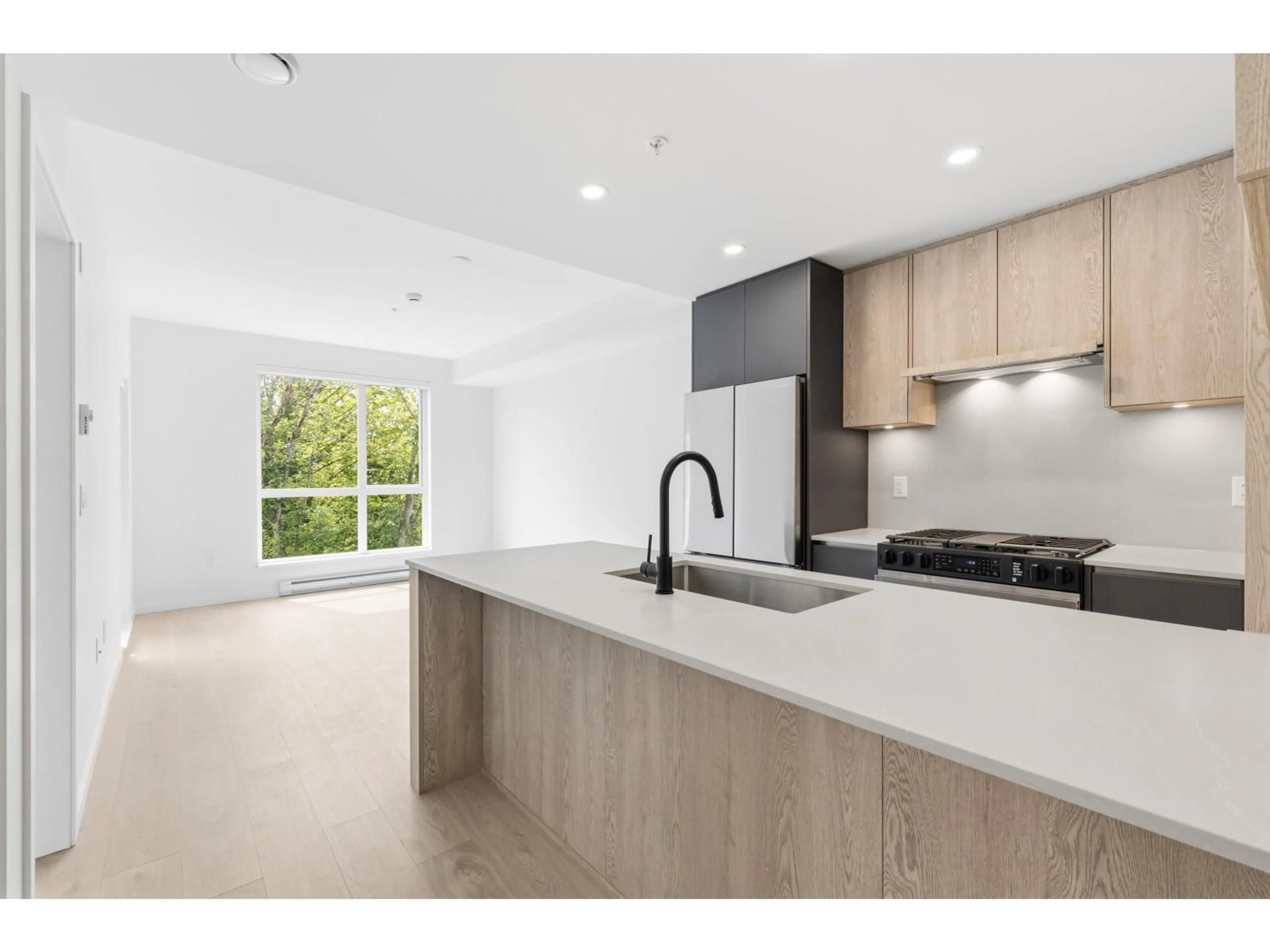 Open concept kitchen, ceramic/tile floor for 107 - 19577 65B AVENUE, Surrey British Columbia V4N6B5