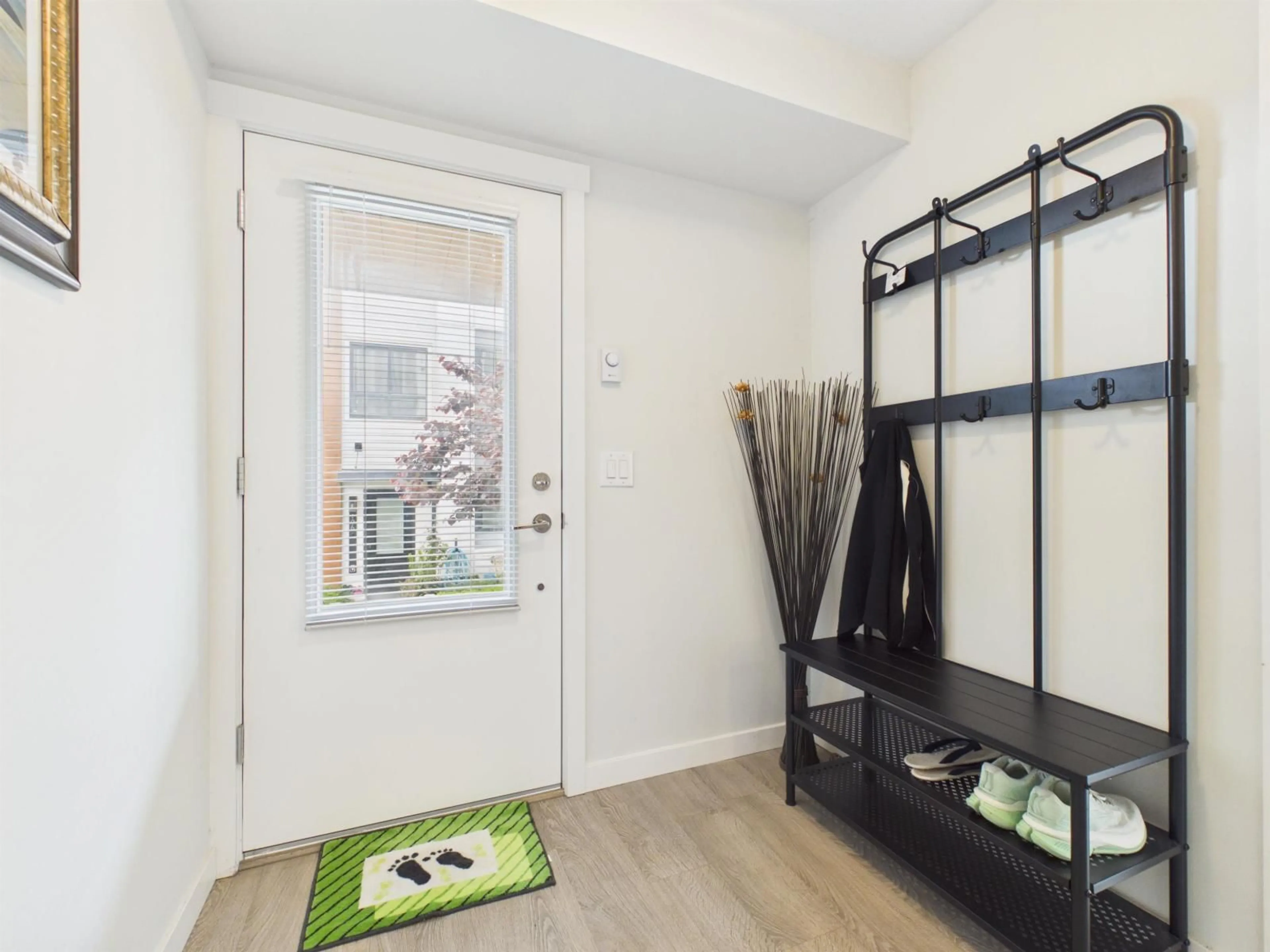 Indoor entryway for 123 - 15111 EDMUND DRIVE, Surrey British Columbia V3S0A5