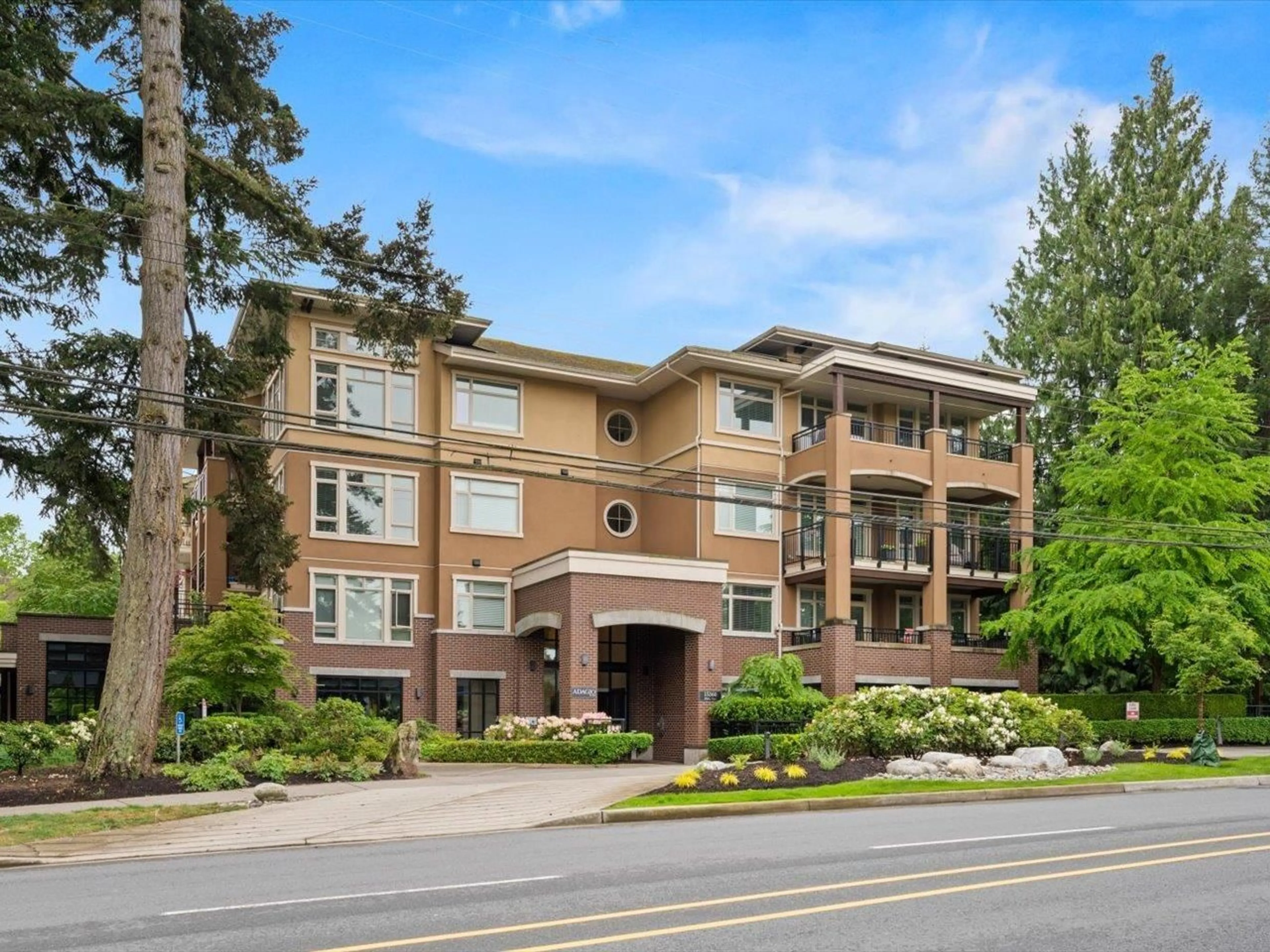 Home with brick exterior material, unknown for 109 - 15360 20 AVENUE, Surrey British Columbia V4A2A3