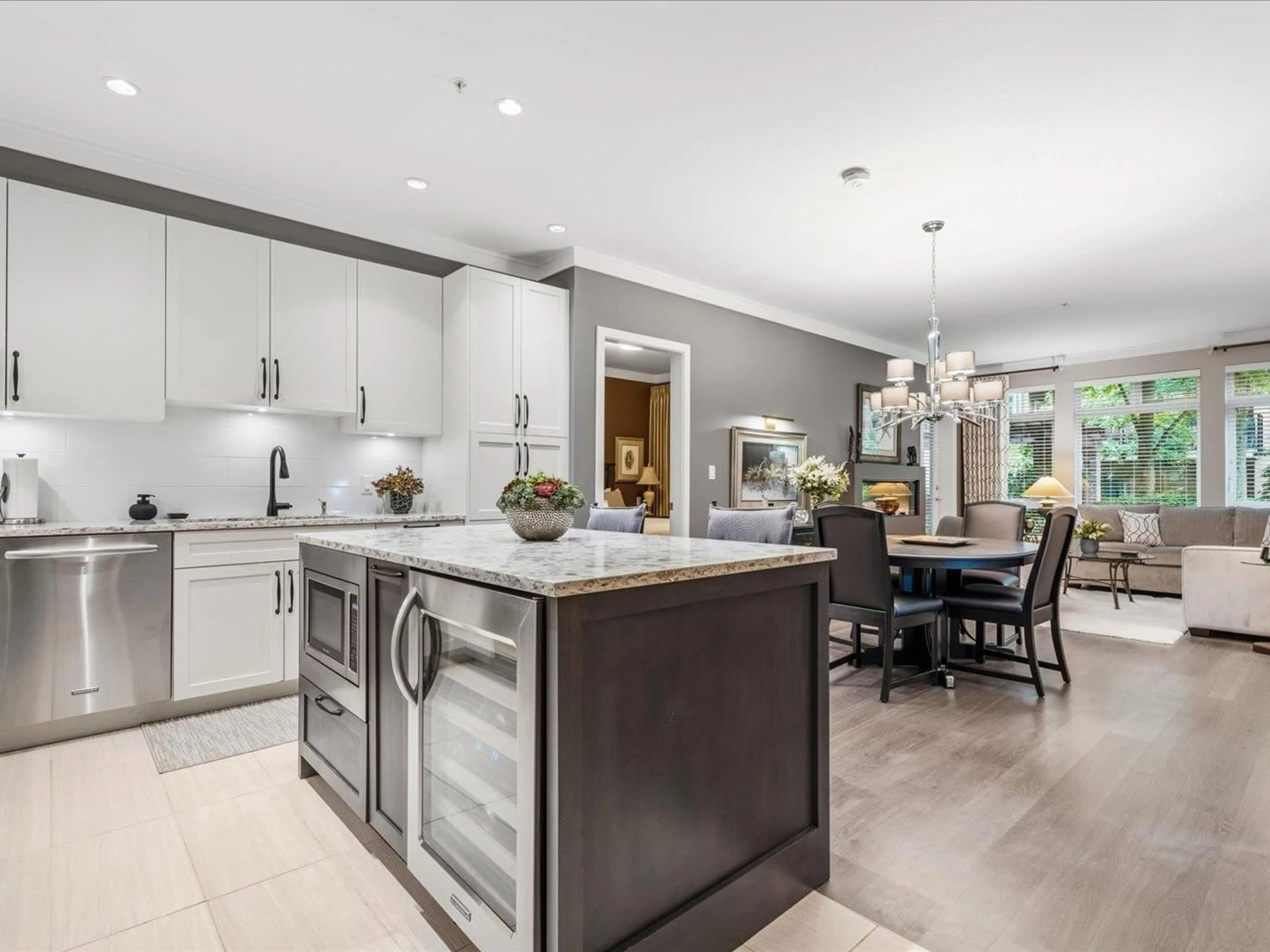Open concept kitchen, ceramic/tile floor for 109 - 15360 20 AVENUE, Surrey British Columbia V4A2A3