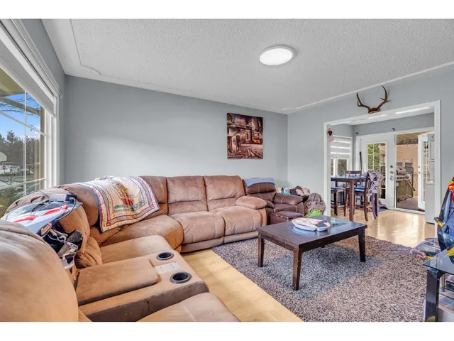9433 MENZIES STREET, Chilliwack 3