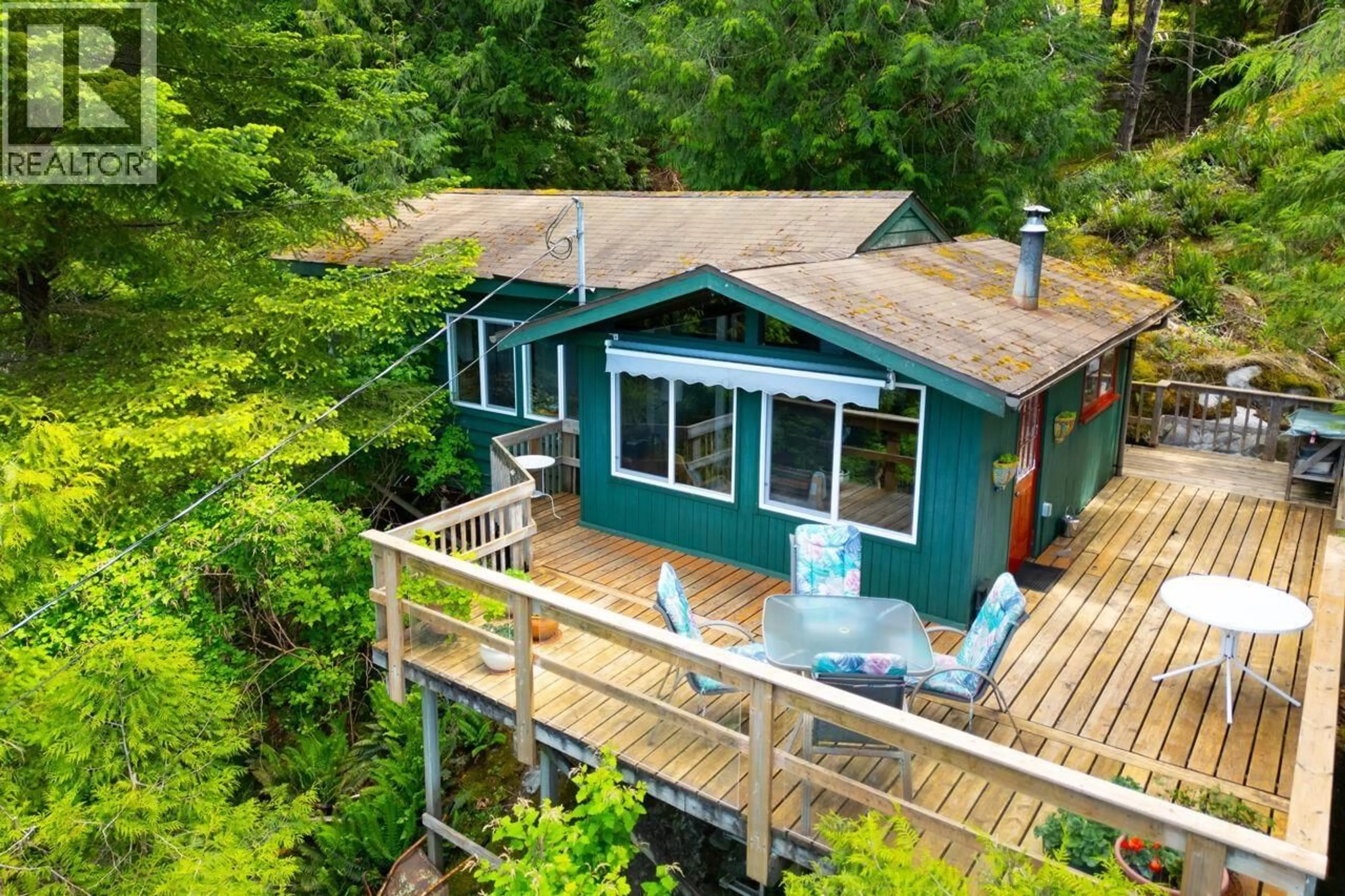 A pic from outside/outdoor area/front of a property/back of a property/a pic from drone, water/lake/river/ocean view for 847 CAPTAIN'S WAY, Bowen Island British Columbia V0N1G2