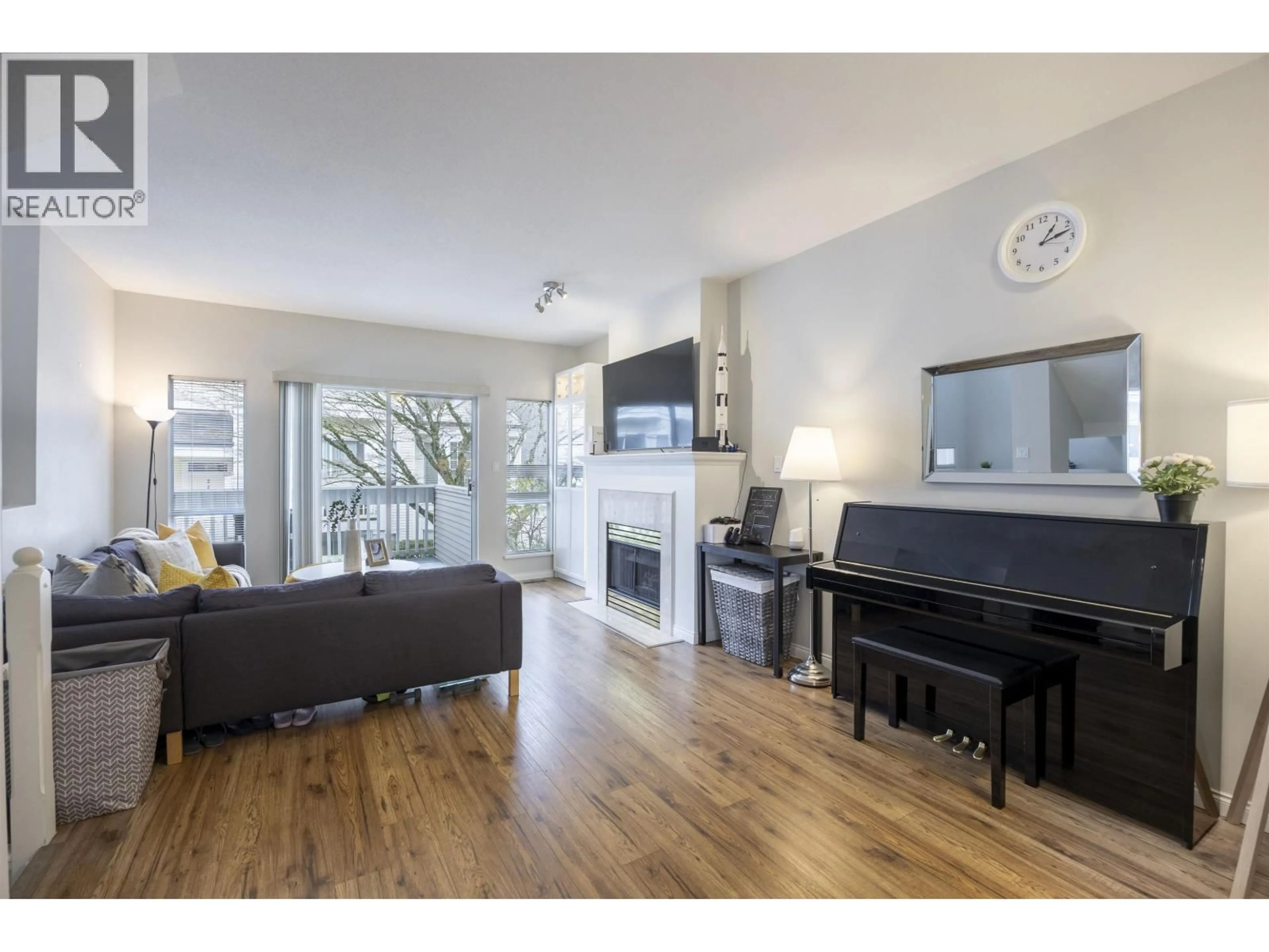 Living room with furniture, wood/laminate floor for 26 - 12500 MCNEELY DRIVE, Richmond British Columbia V6V2S4