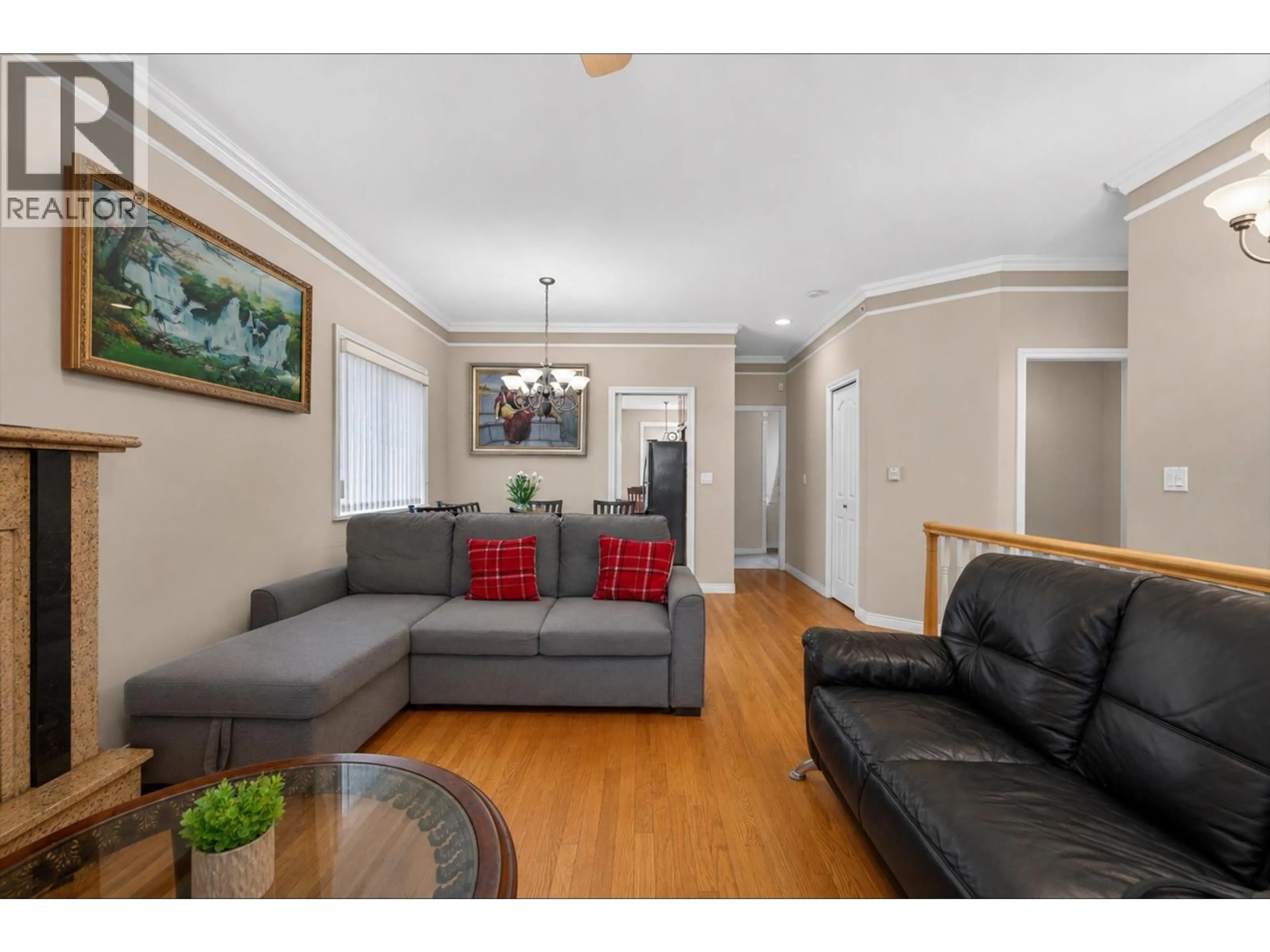 Living room with furniture, wood/laminate floor for 6959 CULLODEN STREET, Vancouver British Columbia V5X4J6