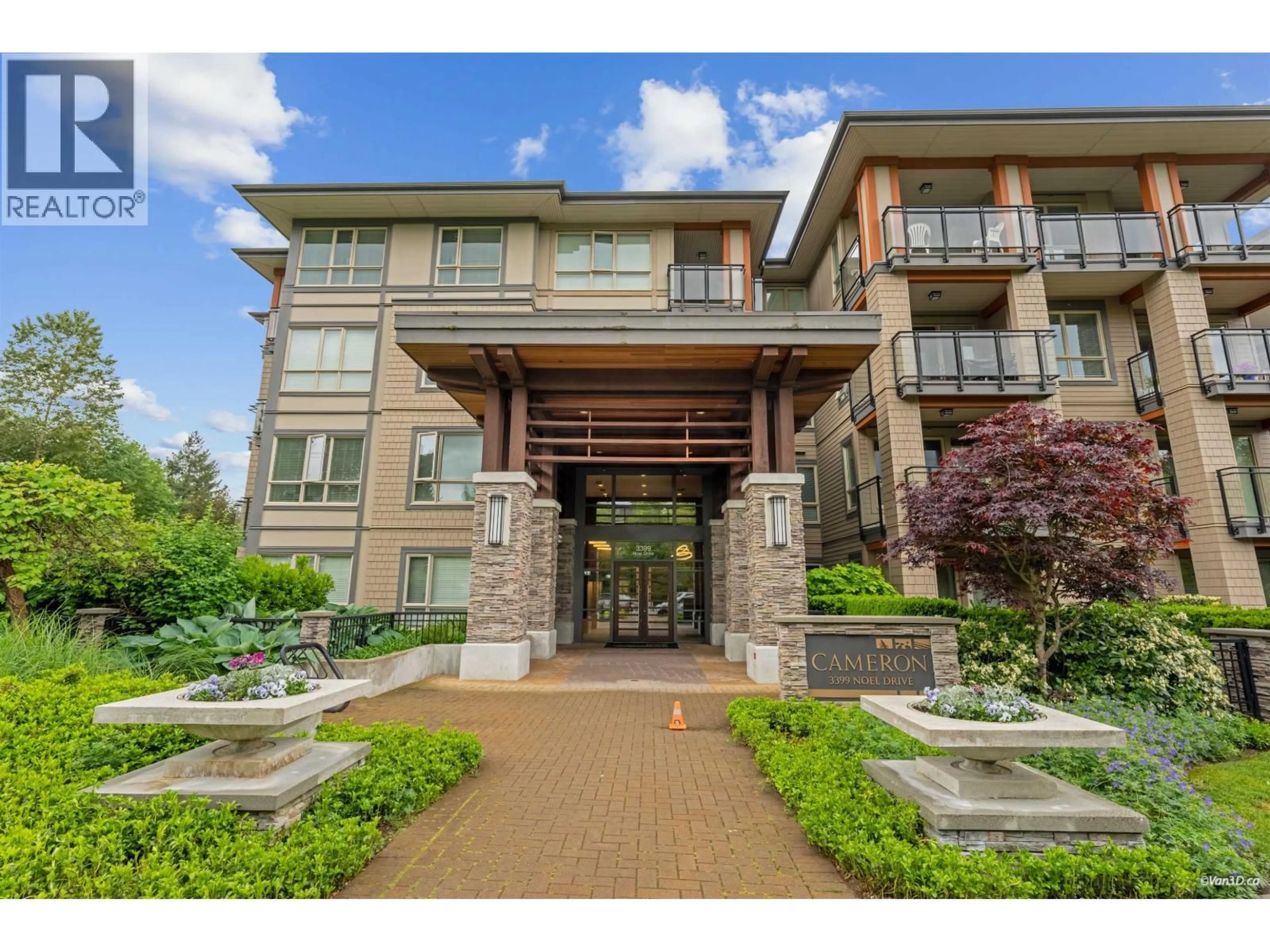 Indoor foyer for 411 - 3399 NOEL DRIVE, Burnaby British Columbia V3J0G8