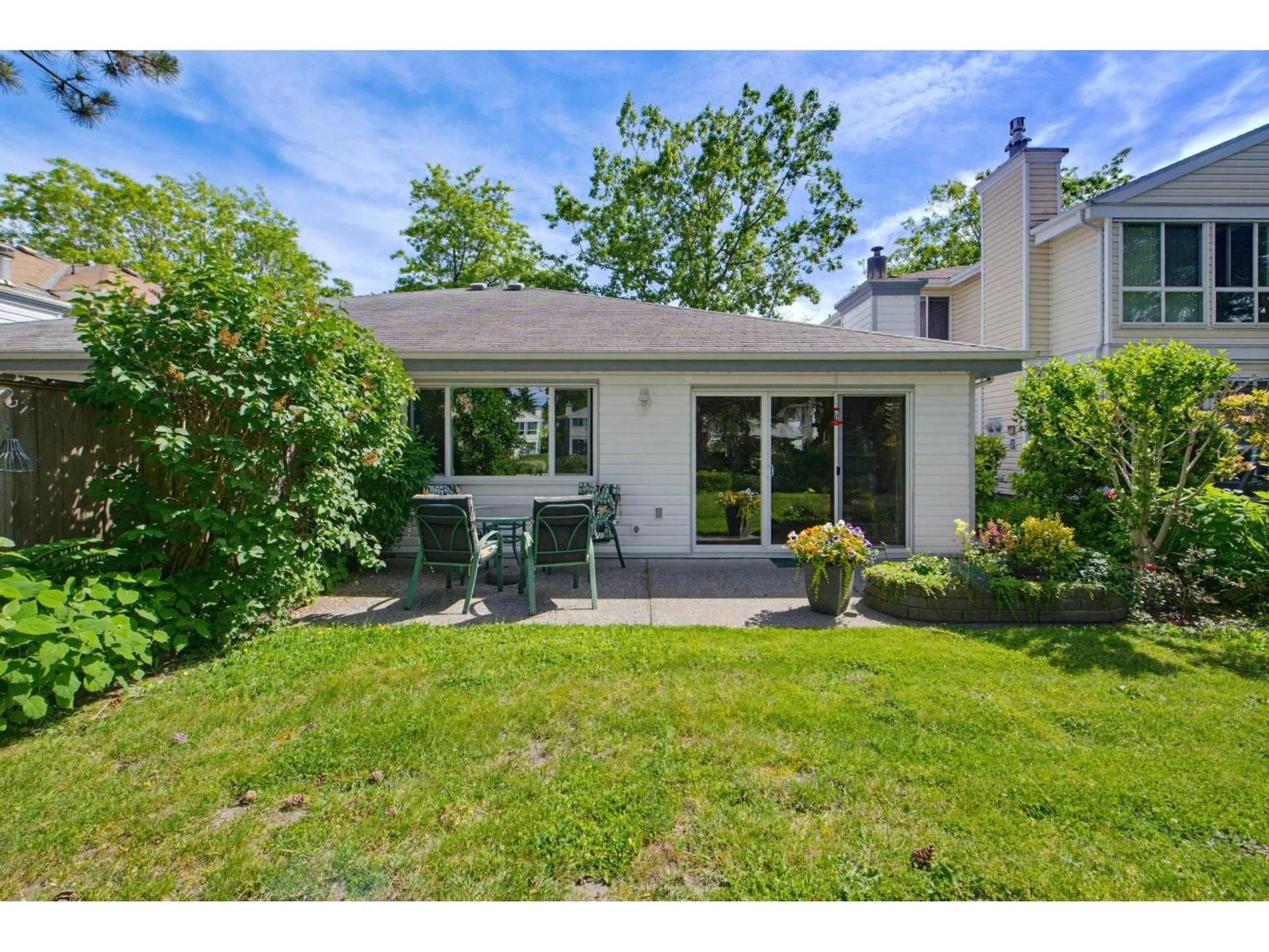 Unknown for 12263 92 AVENUE, Surrey British Columbia V3V1G3