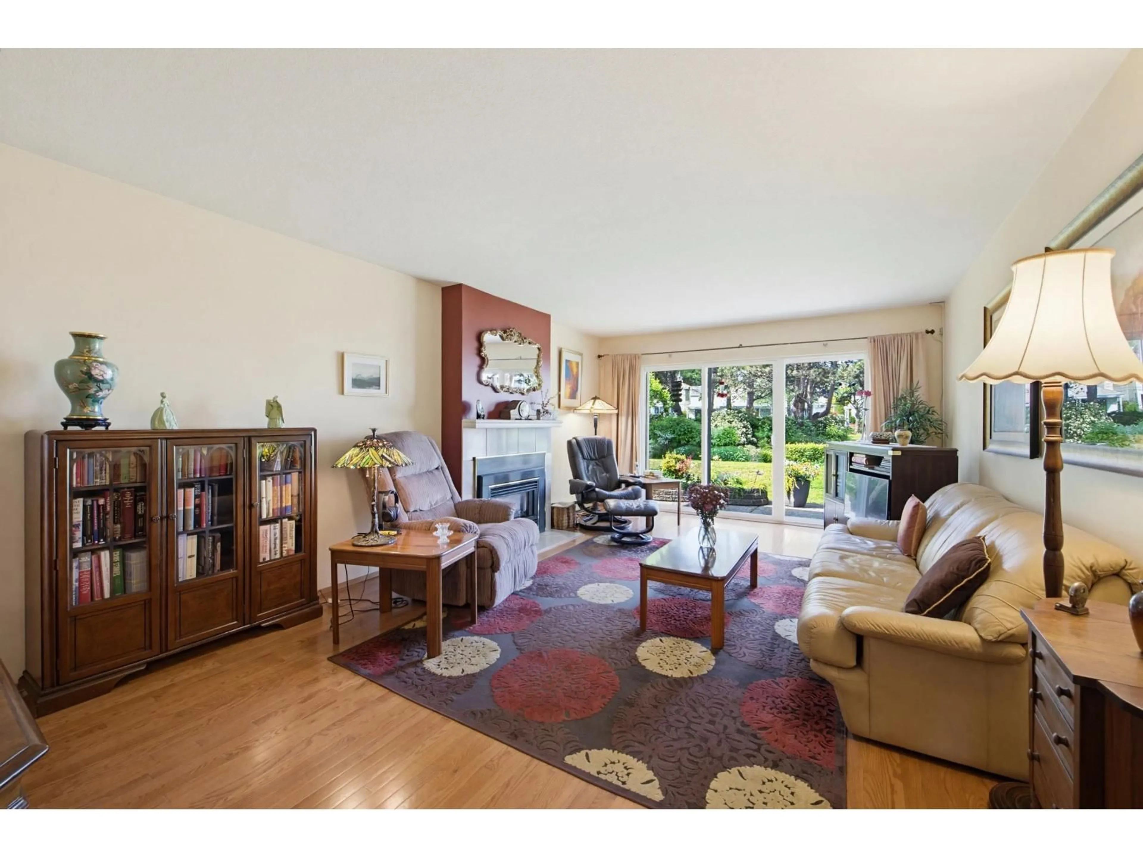 Living room with furniture, unknown for 12263 92 AVENUE, Surrey British Columbia V3V1G3