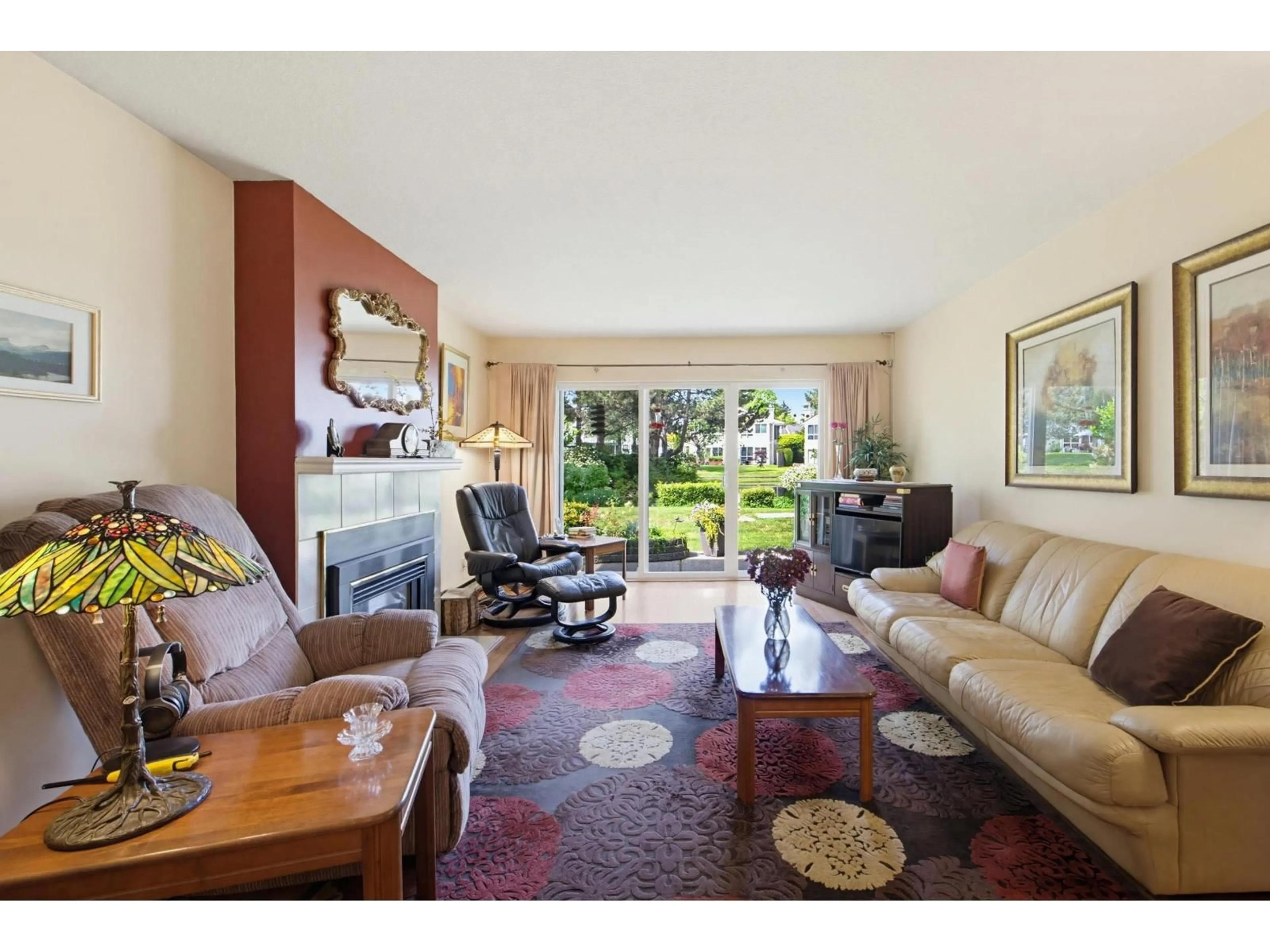 Living room with furniture, unknown for 12263 92 AVENUE, Surrey British Columbia V3V1G3
